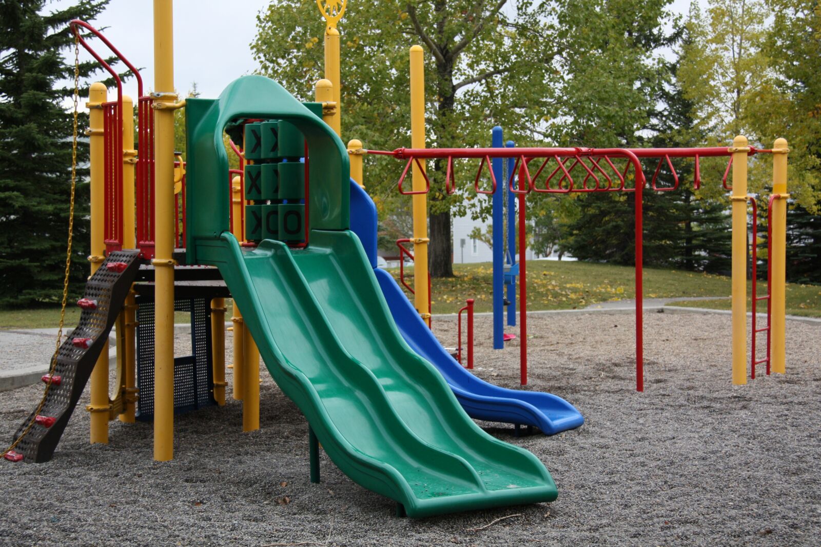 Canon EOS 450D (EOS Rebel XSi / EOS Kiss X2) sample photo. Playground, empty, lonely photography