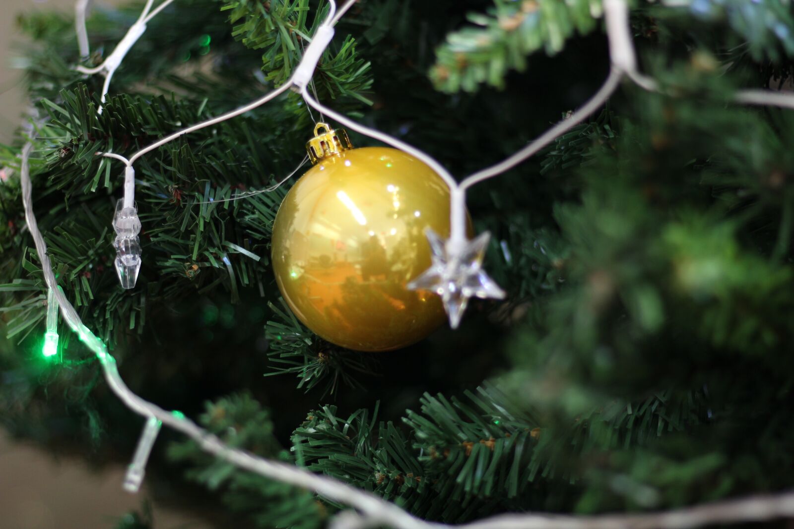 Canon EOS 1300D (EOS Rebel T6 / EOS Kiss X80) sample photo. Christmas, christmas ornament, tree photography