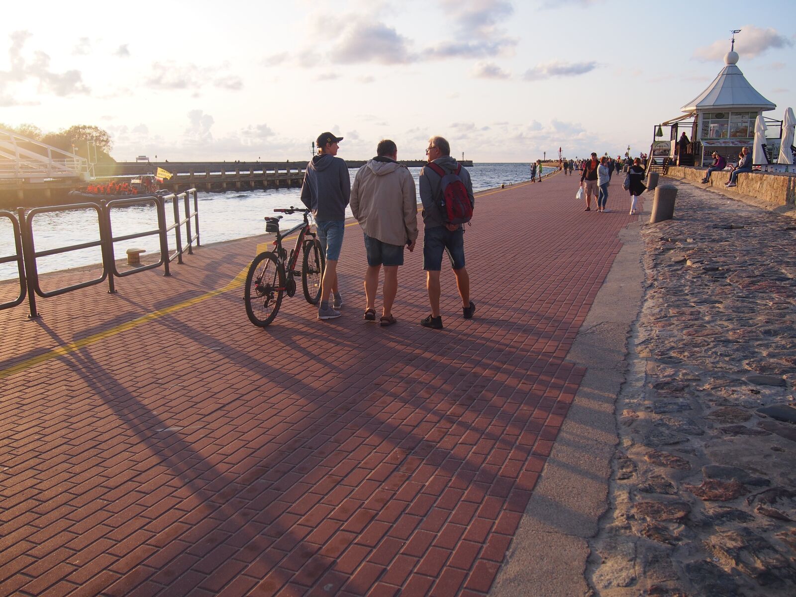 Olympus PEN E-PL6 sample photo. Sunset, the promenade, ustka photography