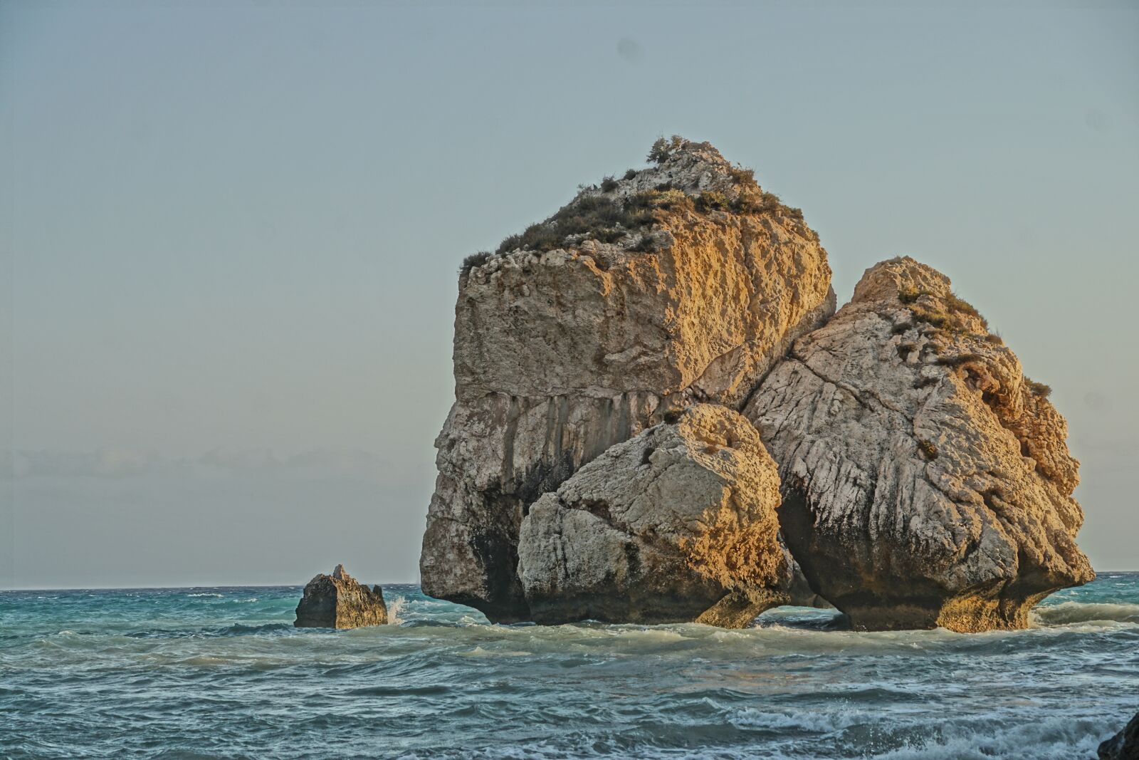 Sony ILCA-77M2 sample photo. Rock, aphrodite, sea photography