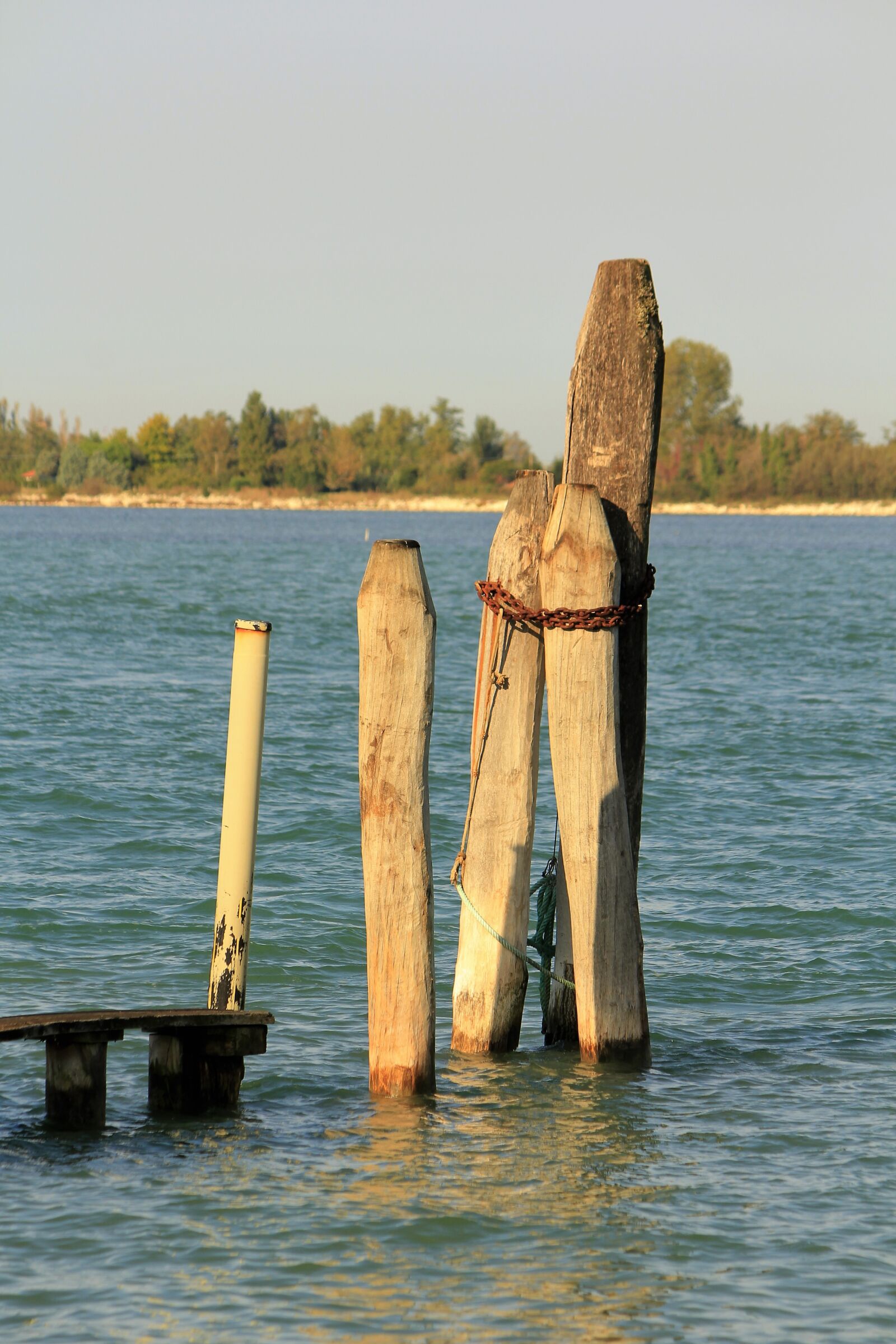 Canon EOS 550D (EOS Rebel T2i / EOS Kiss X4) sample photo. Mood, sea, piles photography