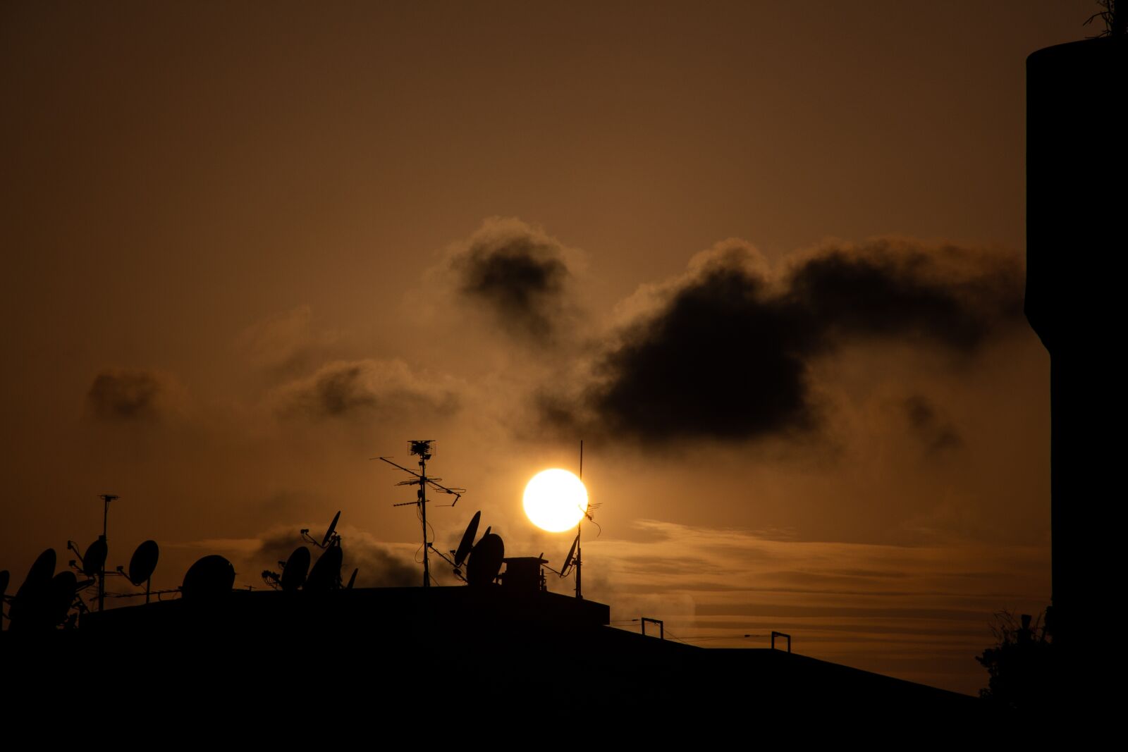 Canon EOS 700D (EOS Rebel T5i / EOS Kiss X7i) + Canon EF-S 18-135mm F3.5-5.6 IS sample photo. Sunset, sun, sky photography