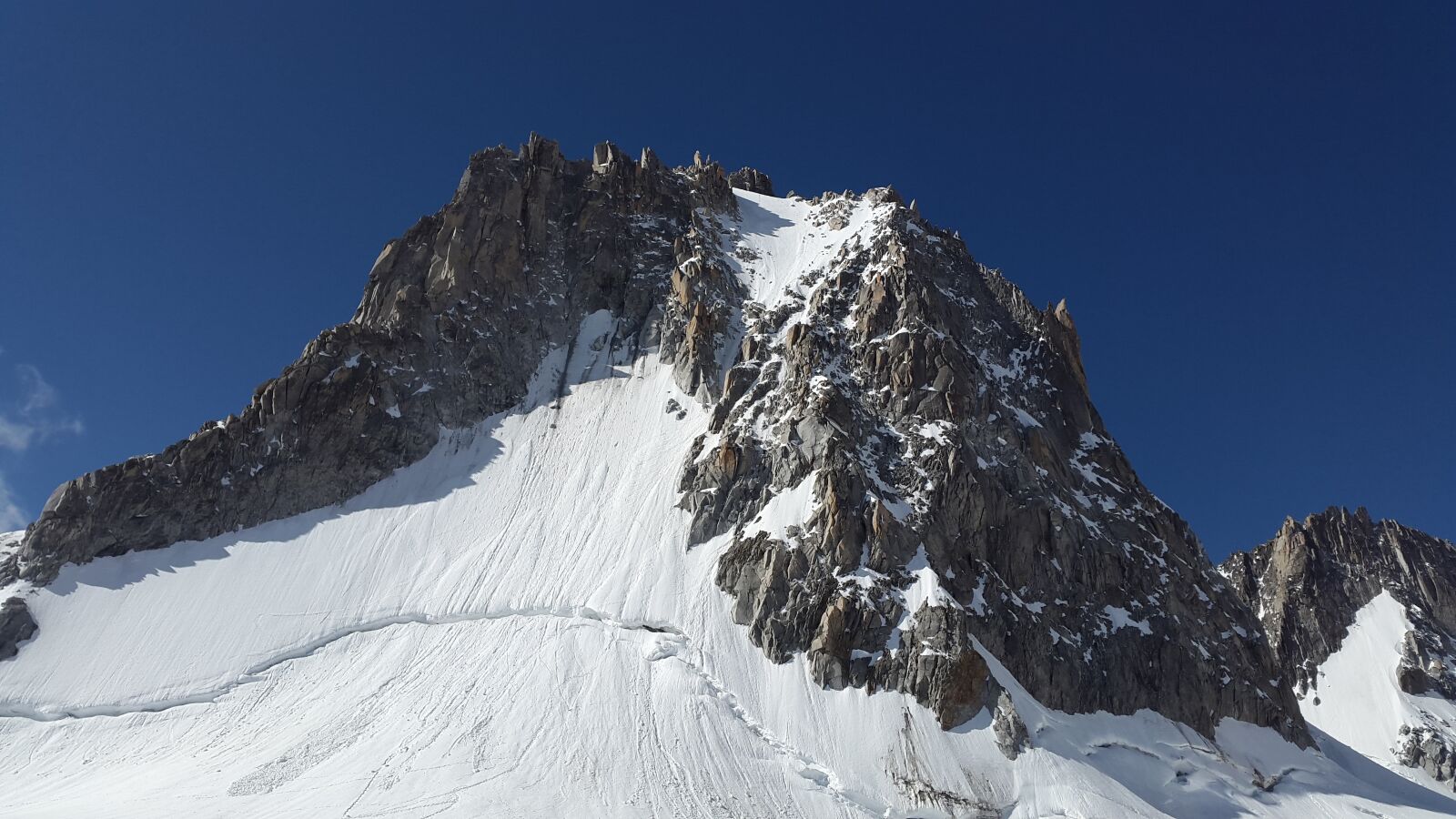 Samsung Galaxy Alpha sample photo. Tour ronde, north wall photography
