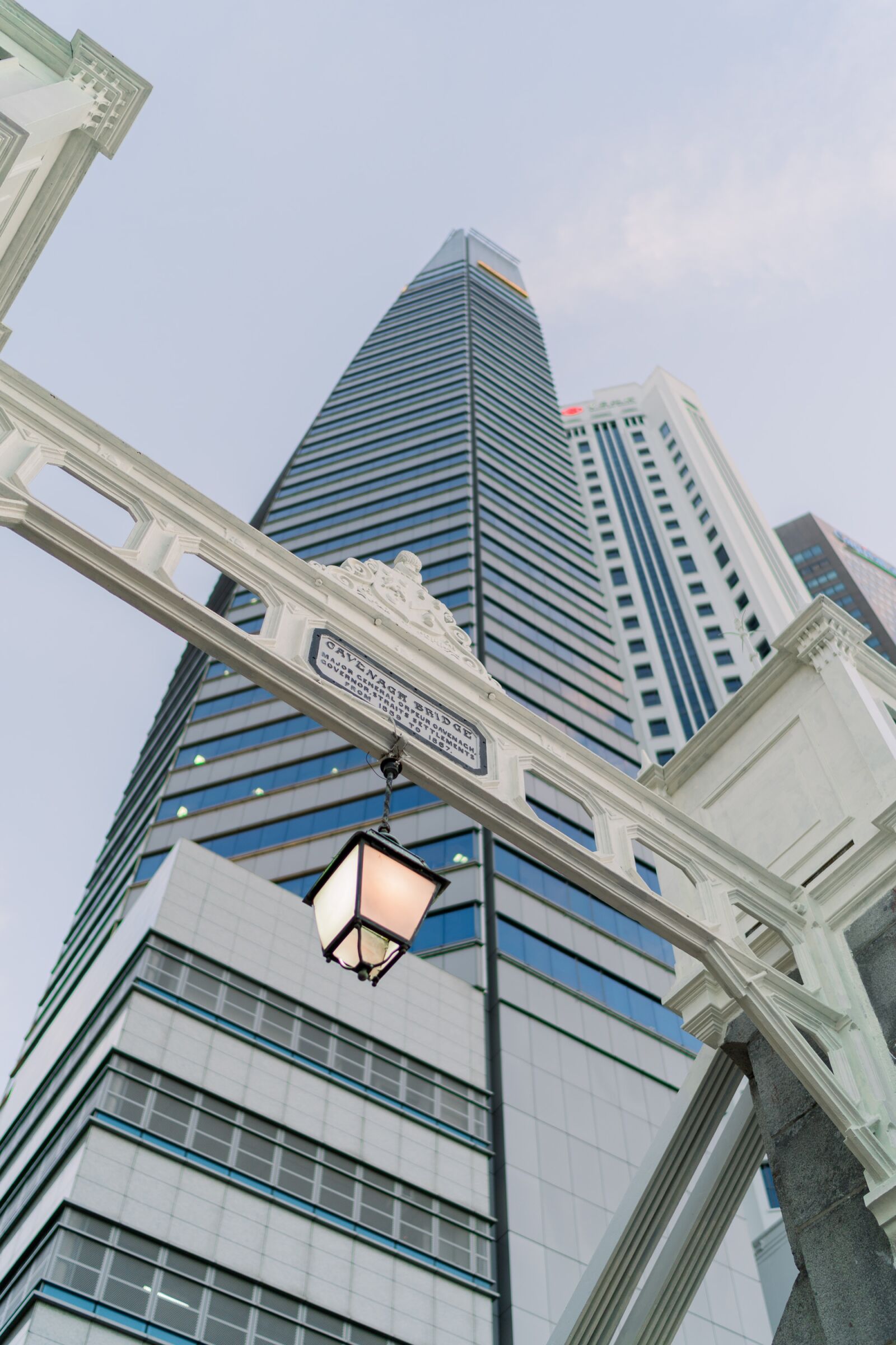 Sony a7 III + Sony Distagon T* FE 35mm F1.4 ZA sample photo. Singapore, prenup, building photography
