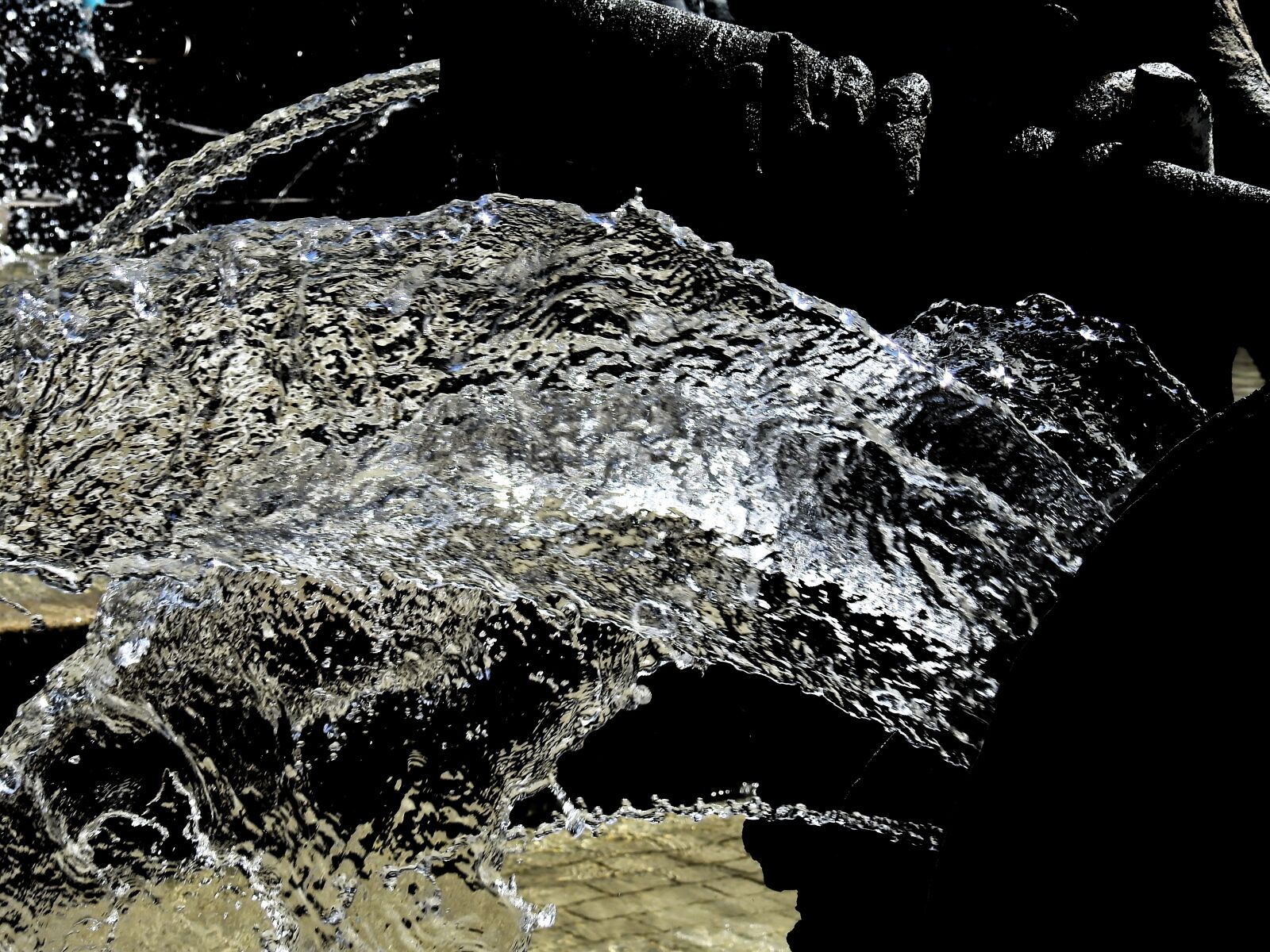 Nikon Coolpix P900 sample photo. Fountain, water, flow photography