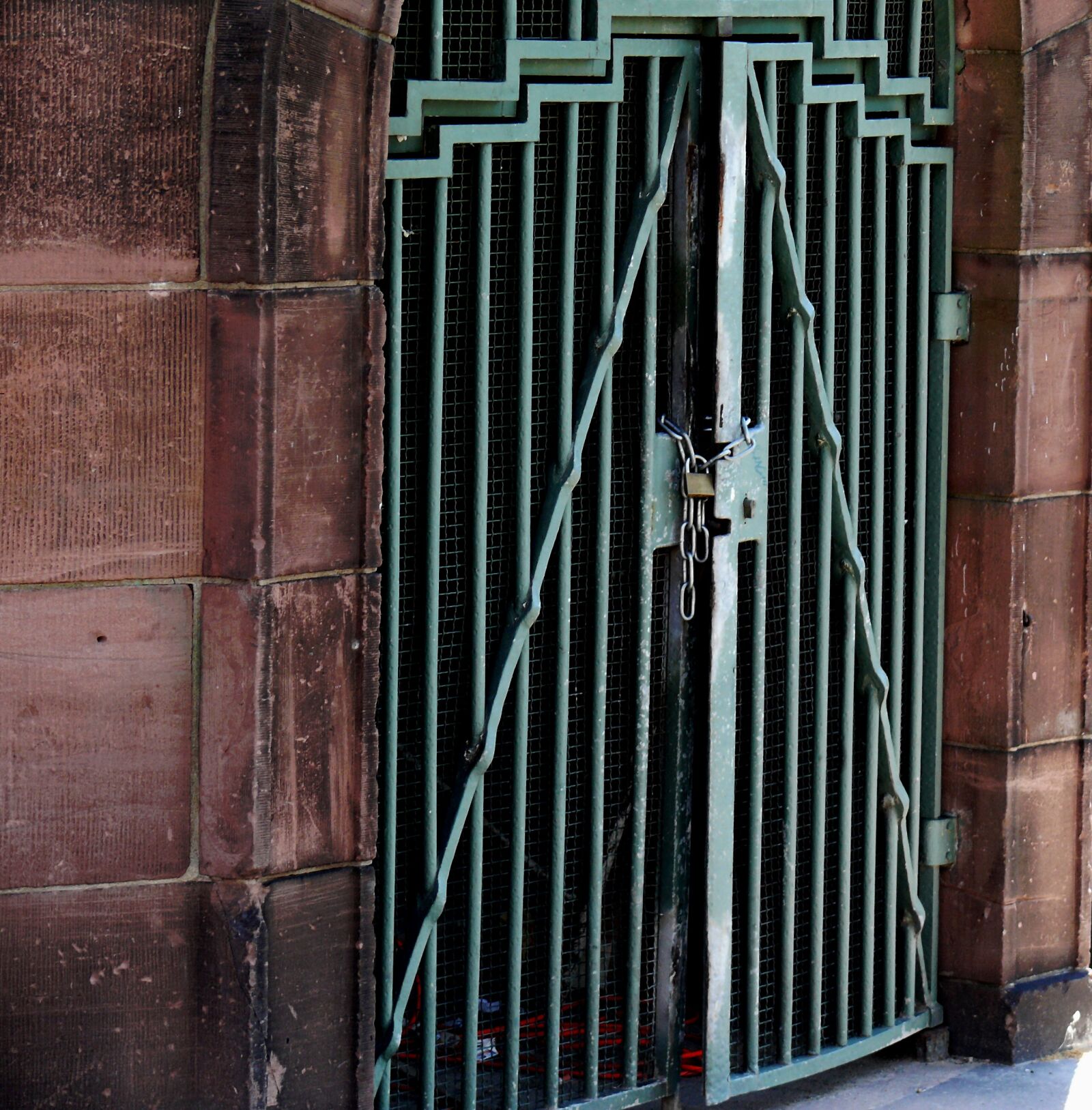 Leica V-LUX 1 sample photo. Grid, goal, blacksmithing photography