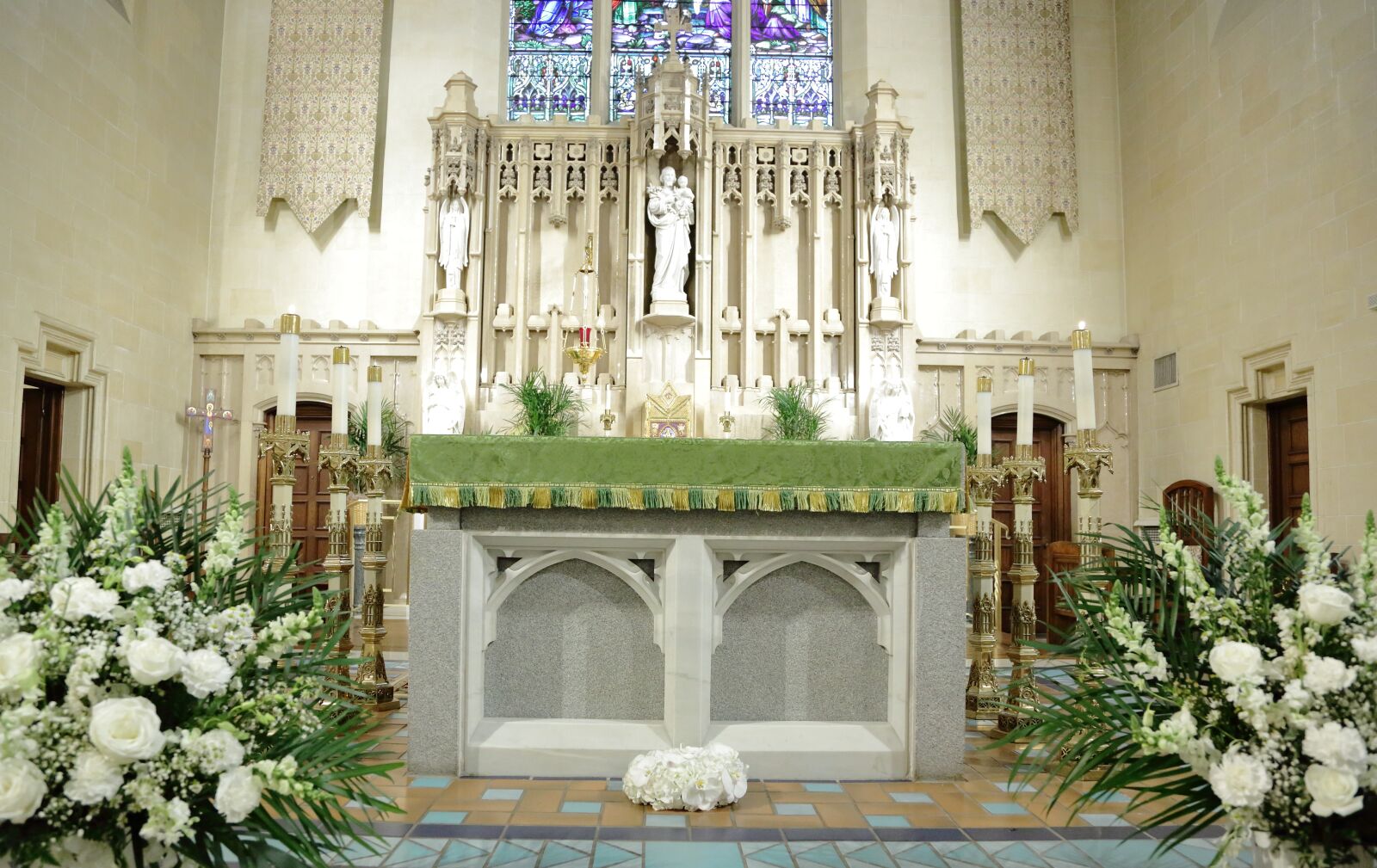 Canon EF 24-105mm F4L IS USM sample photo. Church, alter, christ photography