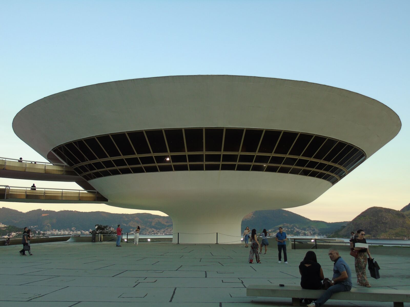 Sony Cyber-shot DSC-H400 sample photo. Mac, museu, arquitetura photography