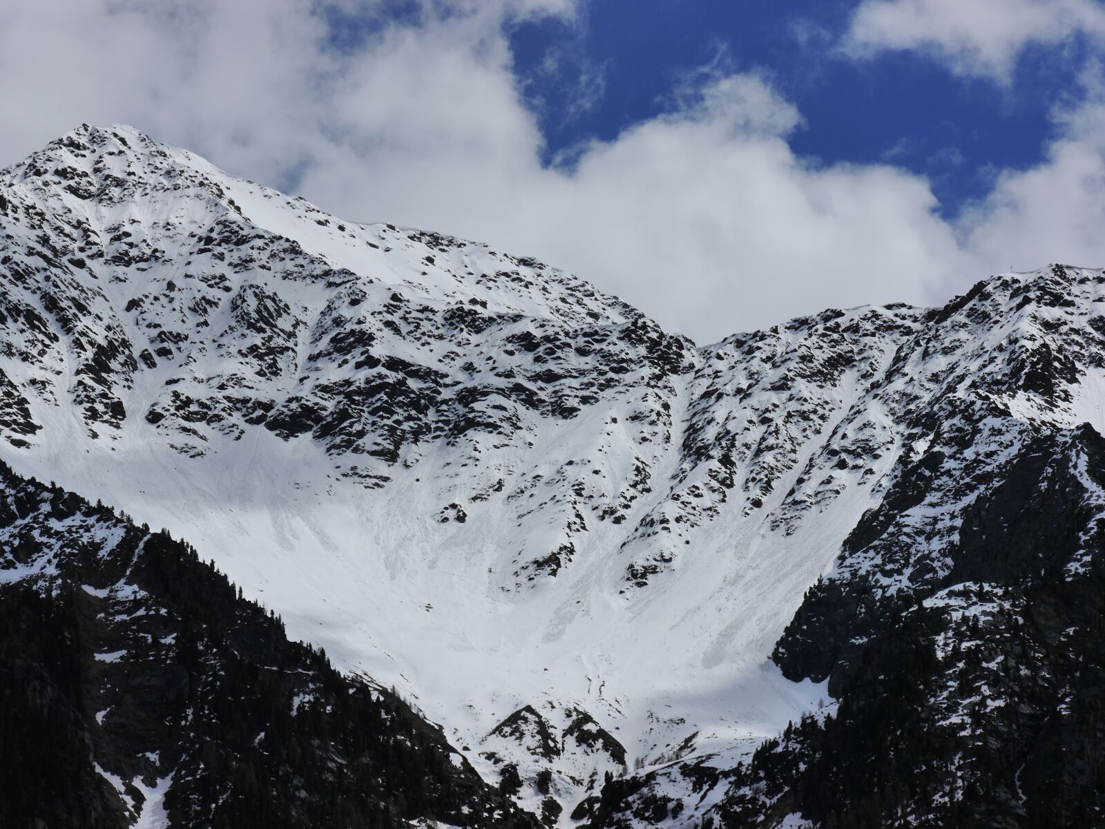 Panasonic Lumix DMC-G6 sample photo. Mountains, snow, blue photography