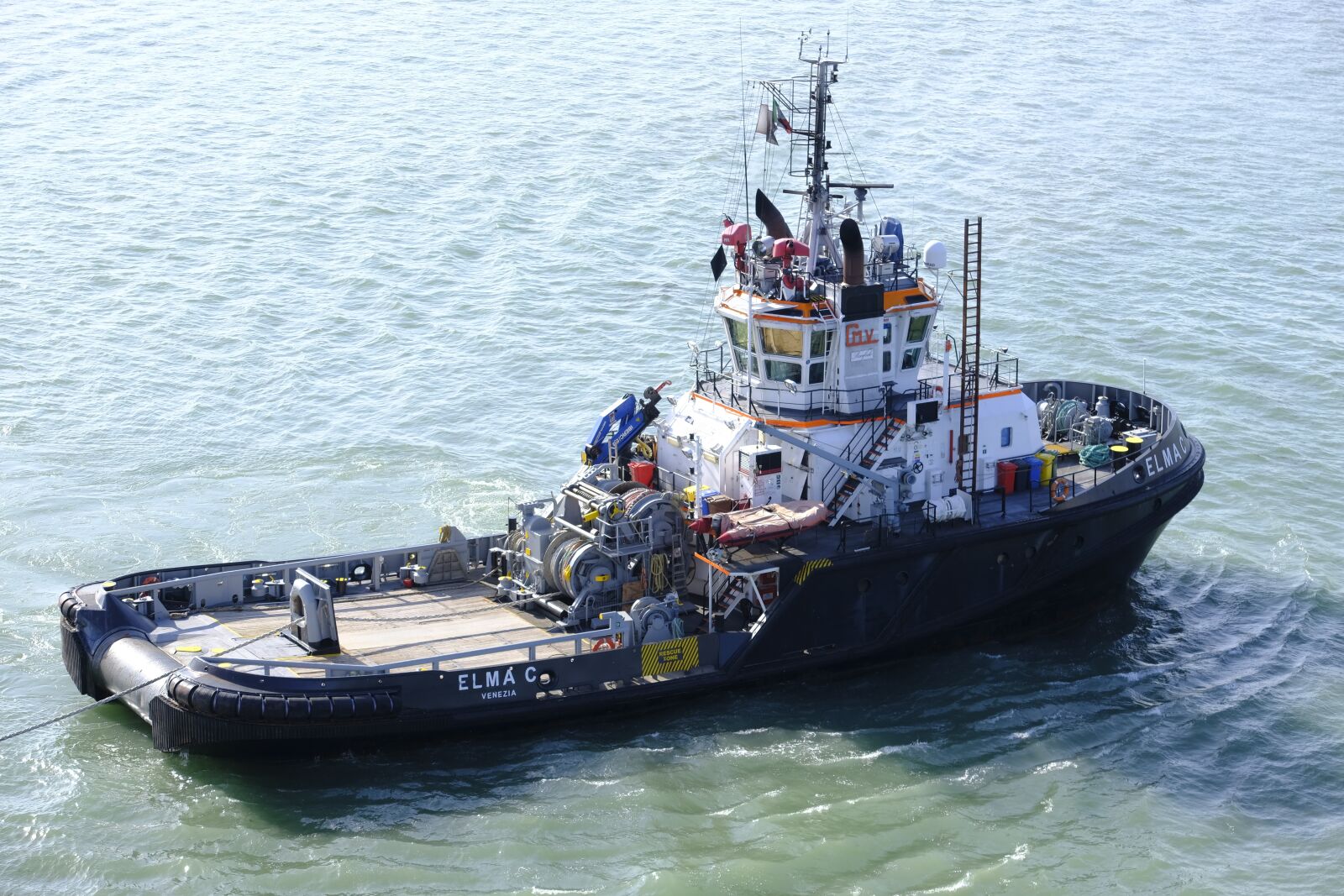 Fujifilm X-T2 + Fujifilm XF 55-200mm F3.5-4.8 R LM OIS sample photo. Ship, tug, transport ship photography