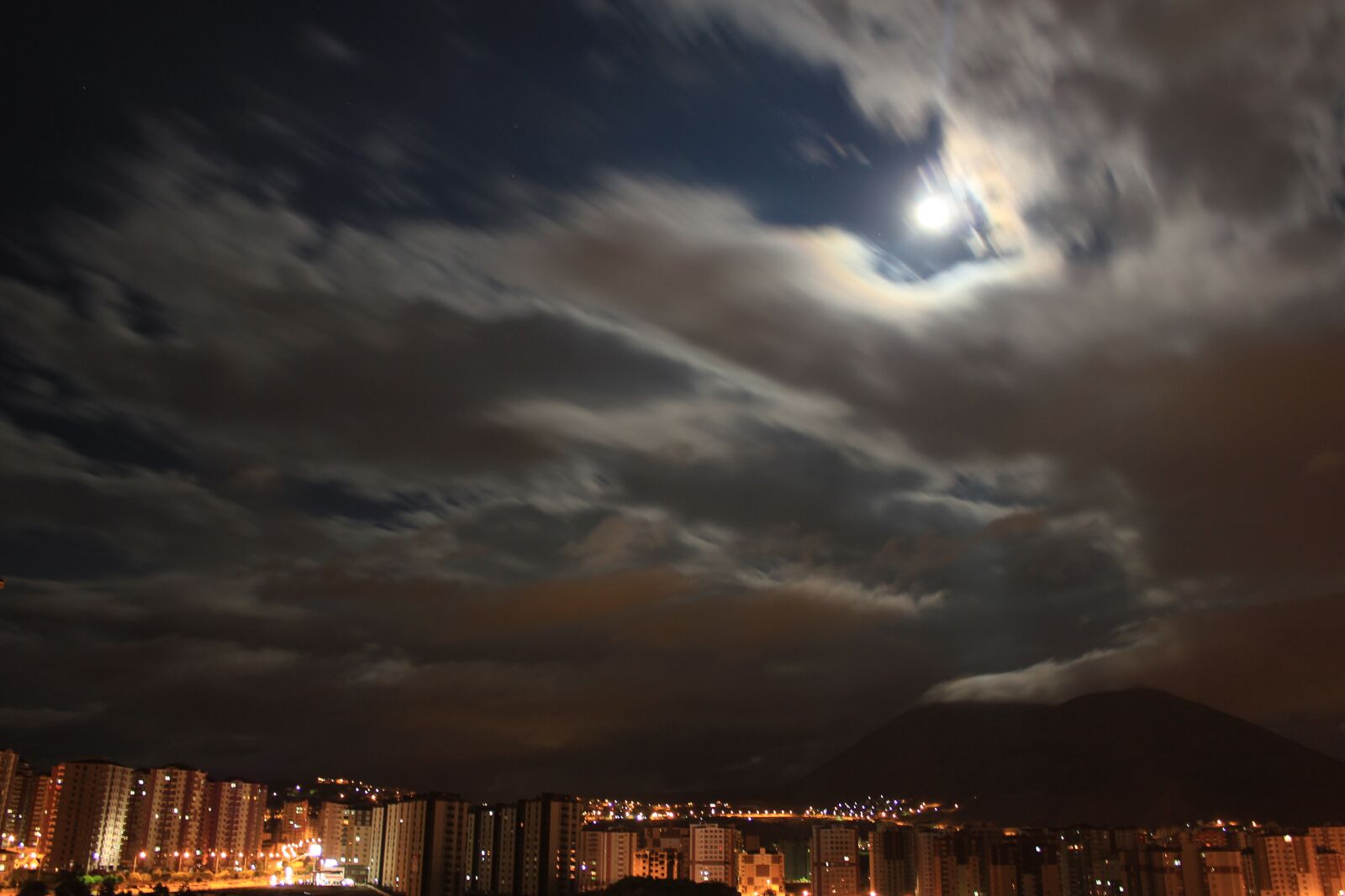 Canon EOS 550D (EOS Rebel T2i / EOS Kiss X4) sample photo. Sky, clouds, night photography