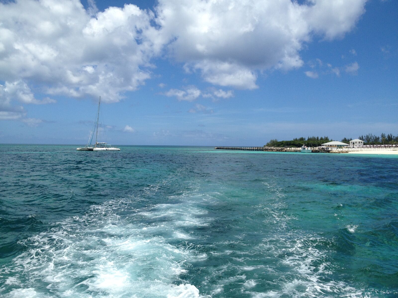 iPhone 4S back camera 4.28mm f/2.4 sample photo. Nassau, leaving, ocean photography