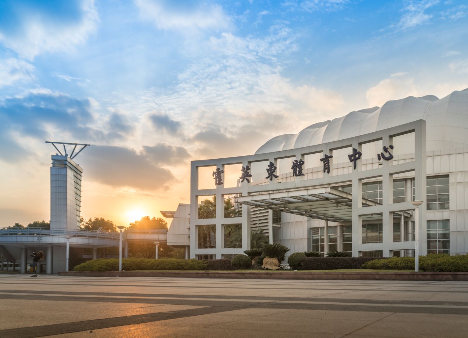 Sony a6300 + Sony E PZ 18-105mm F4 G OSS sample photo. Shanghai jiao tong university photography