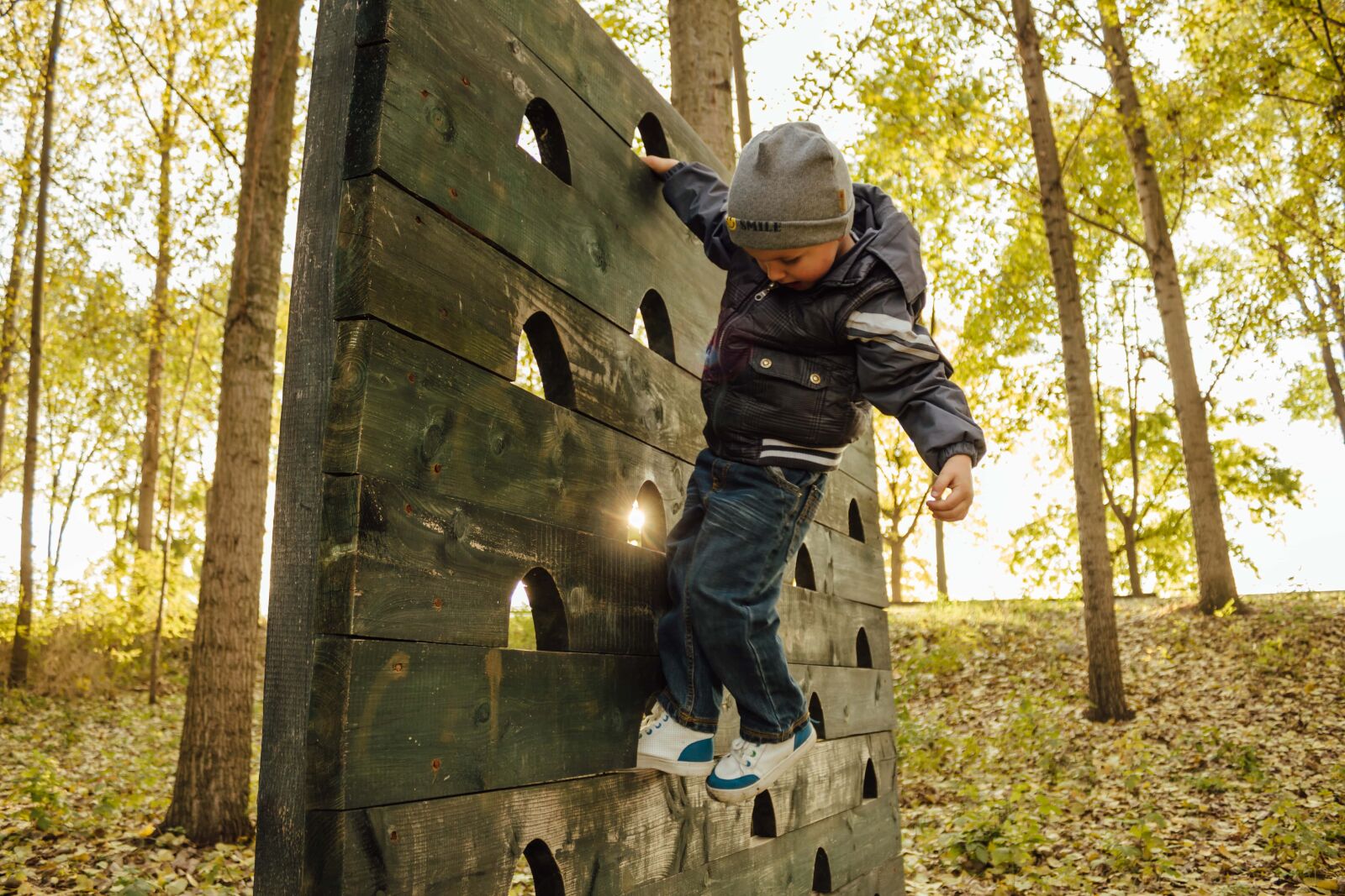 Canon EF-S 18-55mm F3.5-5.6 IS sample photo. Playground, climbing, child, boy photography