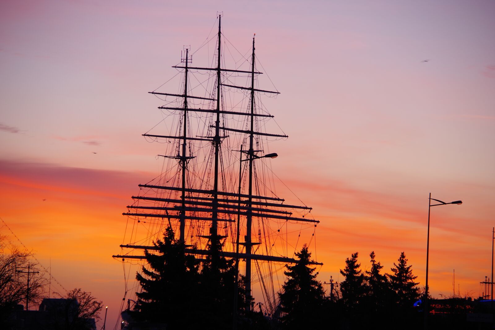 Pentax K-70 sample photo. Sunrise, ship, sea photography