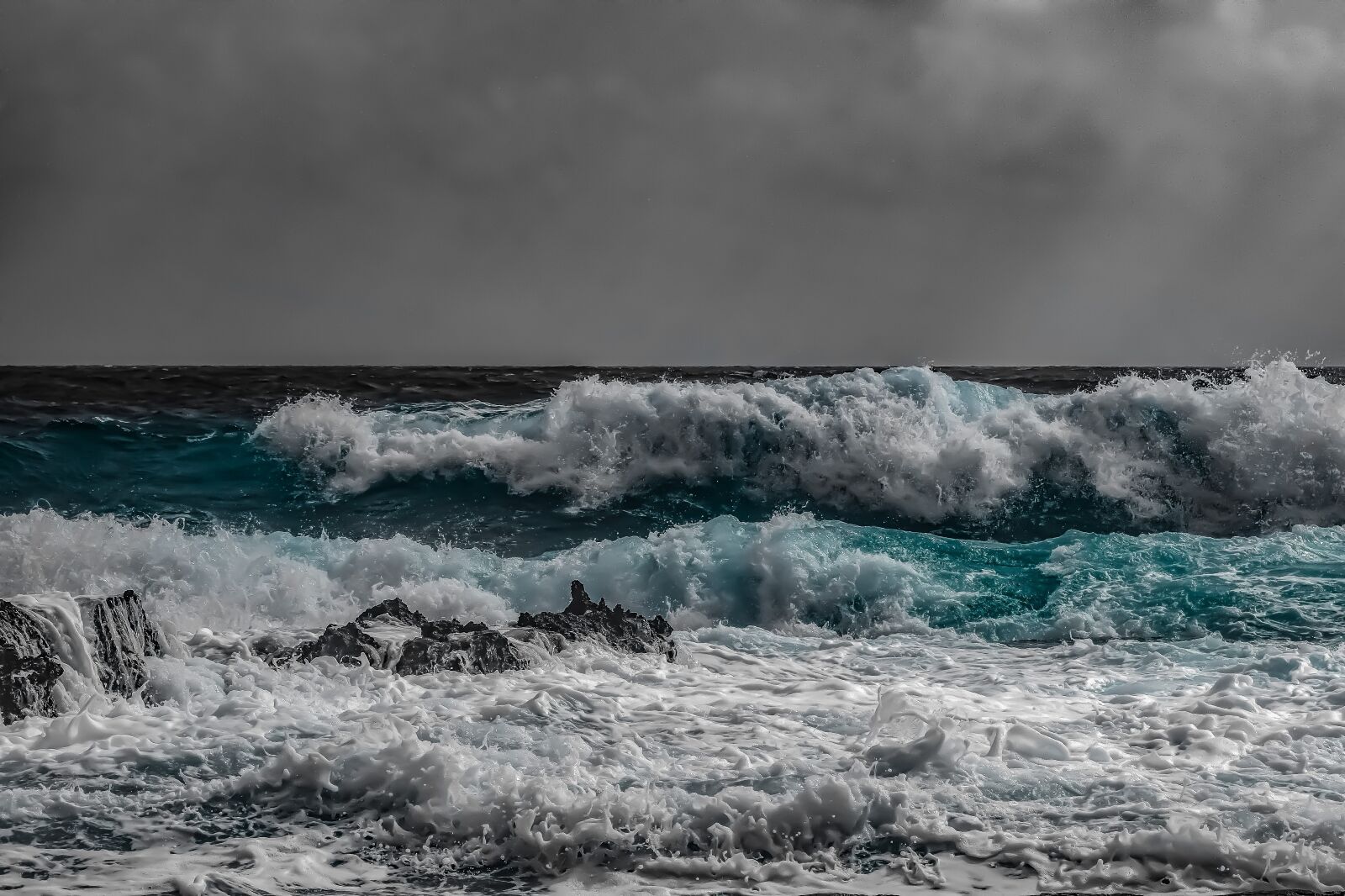 Nikon D3300 sample photo. Waves, storm, spray photography
