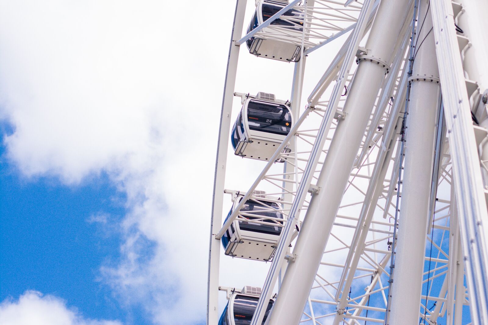 Nikon D5200 sample photo. Gondola, ferris wheel, sky photography