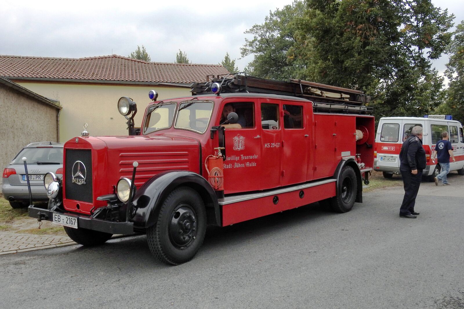 Nikon Coolpix P900 sample photo. Fire truck, fire, historically photography