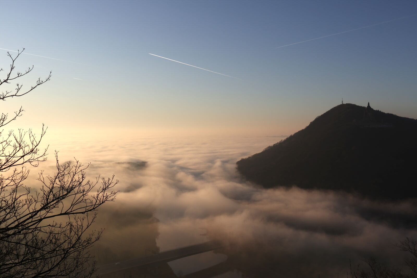 Canon EOS M100 sample photo. Clouds, mountain, minden photography
