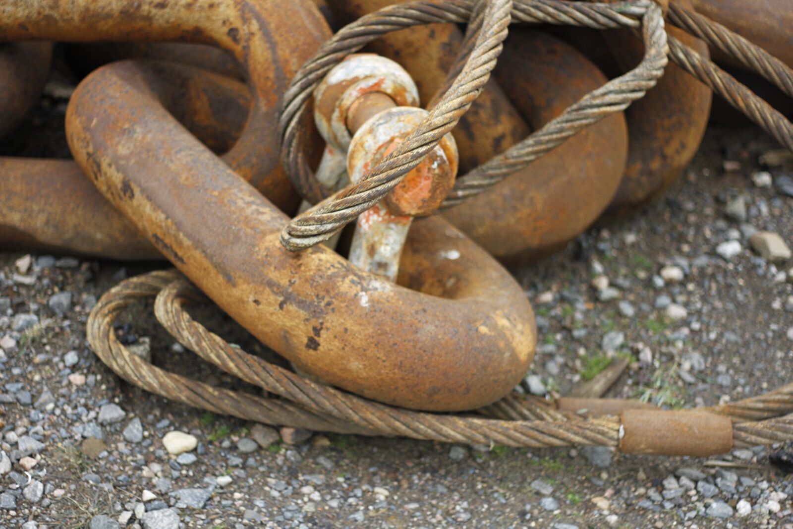 Canon EOS 7D sample photo. Rust, chains, metal photography