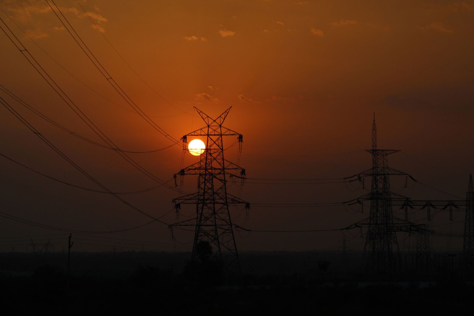 Canon EOS 1300D (EOS Rebel T6 / EOS Kiss X80) sample photo. Electric lines at sunset photography