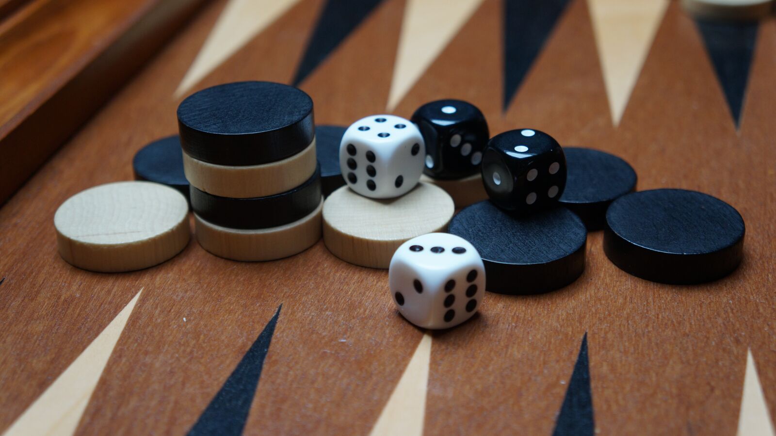Sony Alpha a3000 sample photo. Backgammon, board game, cube photography