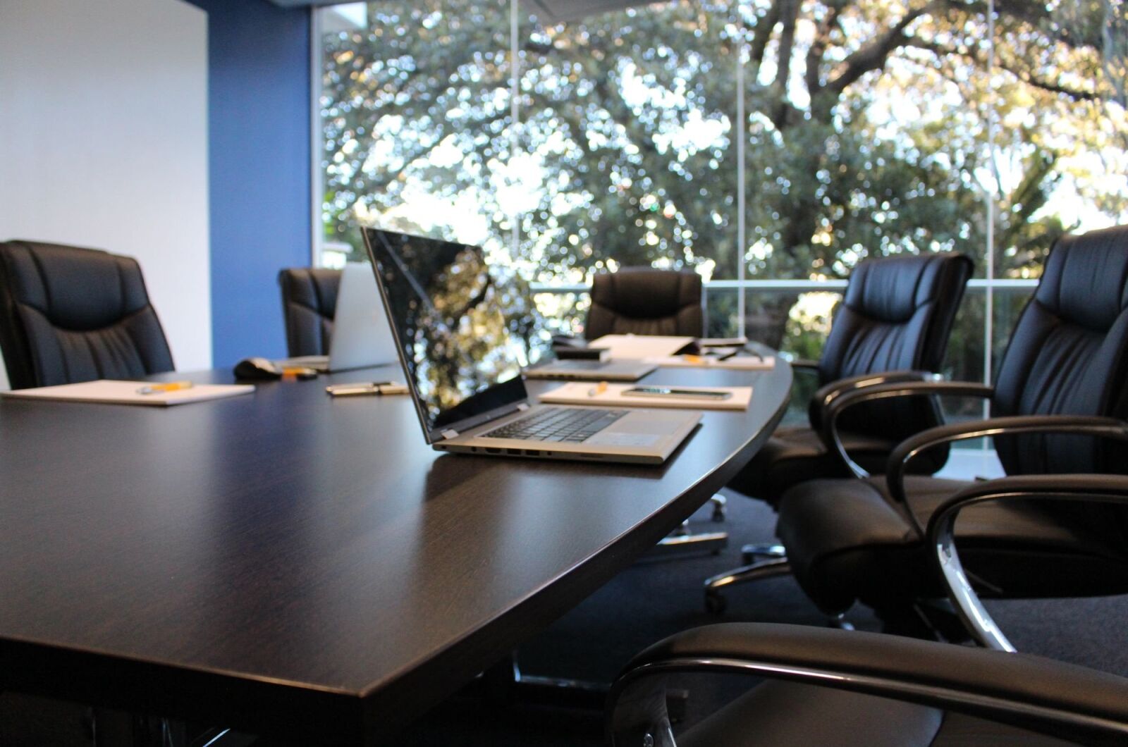 Canon EOS 700D (EOS Rebel T5i / EOS Kiss X7i) sample photo. Office, boardroom, meeting photography