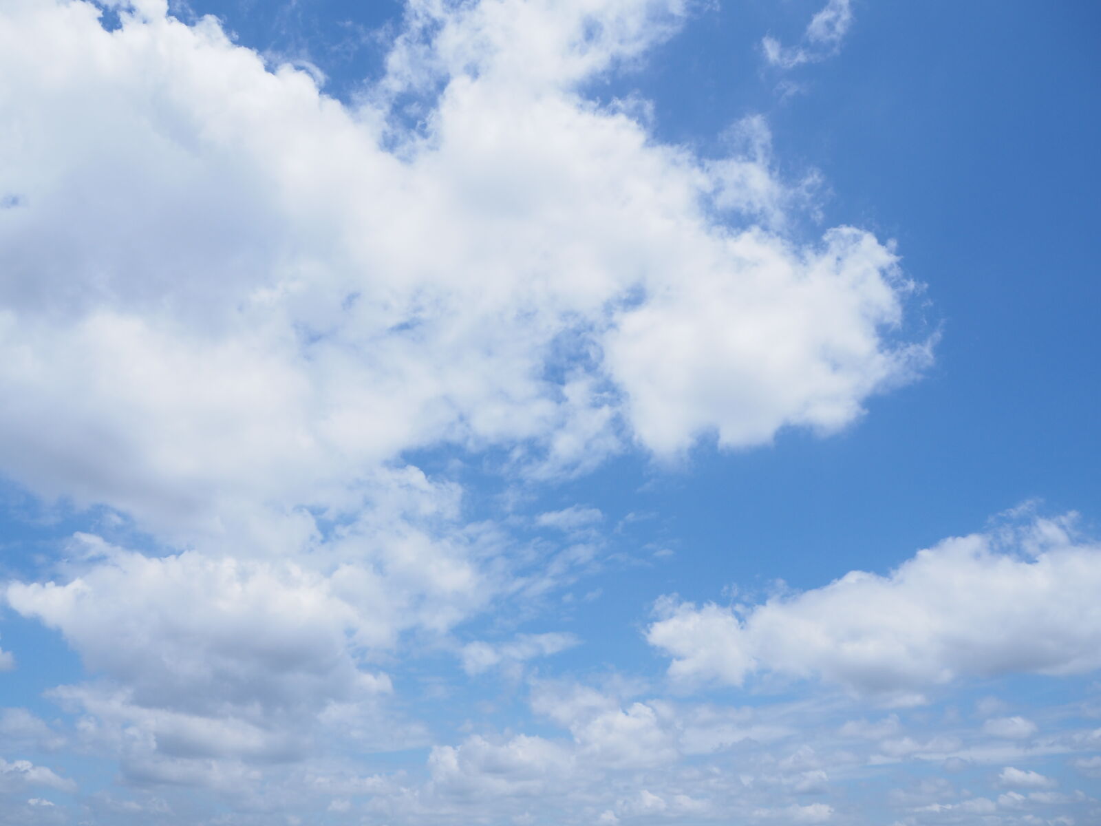 Olympus OM-D E-M10 II sample photo. Blue, blue, sky, clouds photography