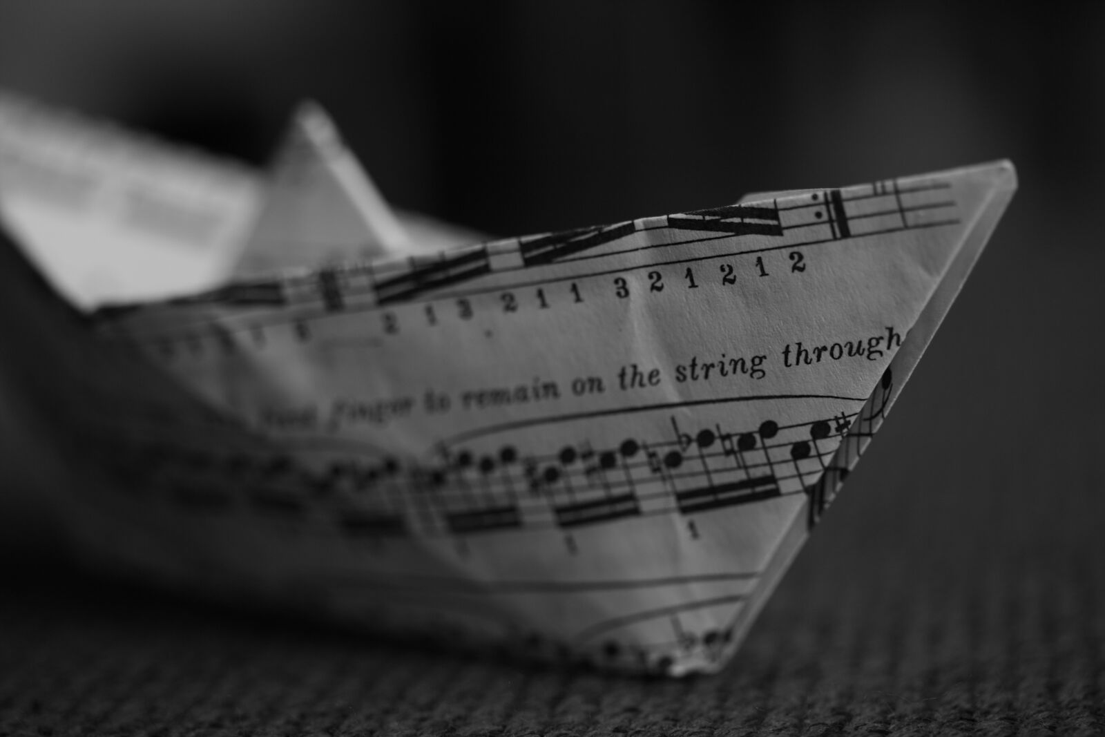 Canon EOS 400D (EOS Digital Rebel XTi / EOS Kiss Digital X) sample photo. Background, ship, music photography