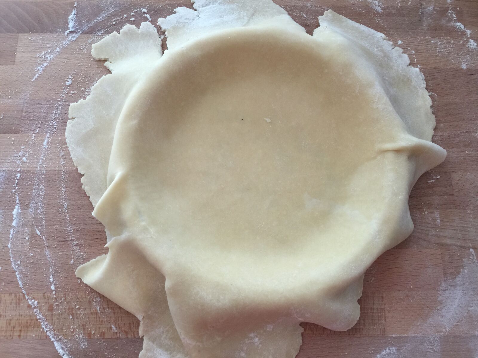 iPhone 6 Plus back camera 4.15mm f/2.2 sample photo. Apple, pie, bakery, baking photography