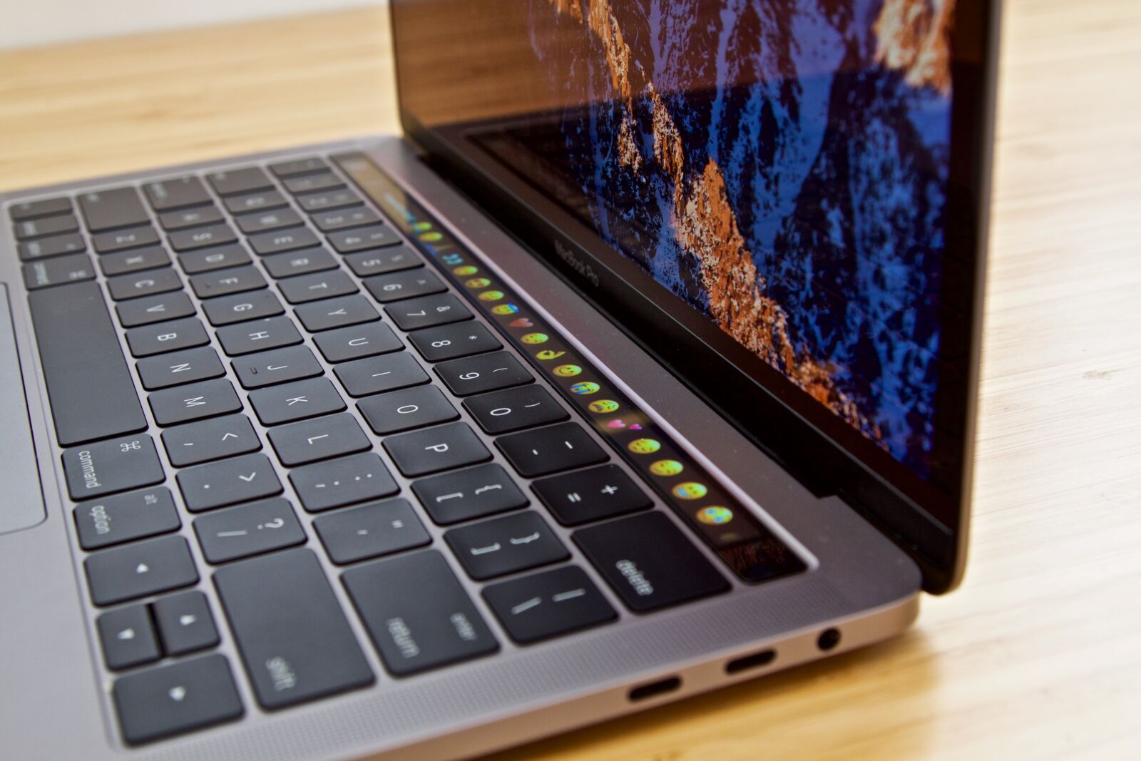 Canon EOS 50D sample photo. Macbook, macbook pro, touch photography