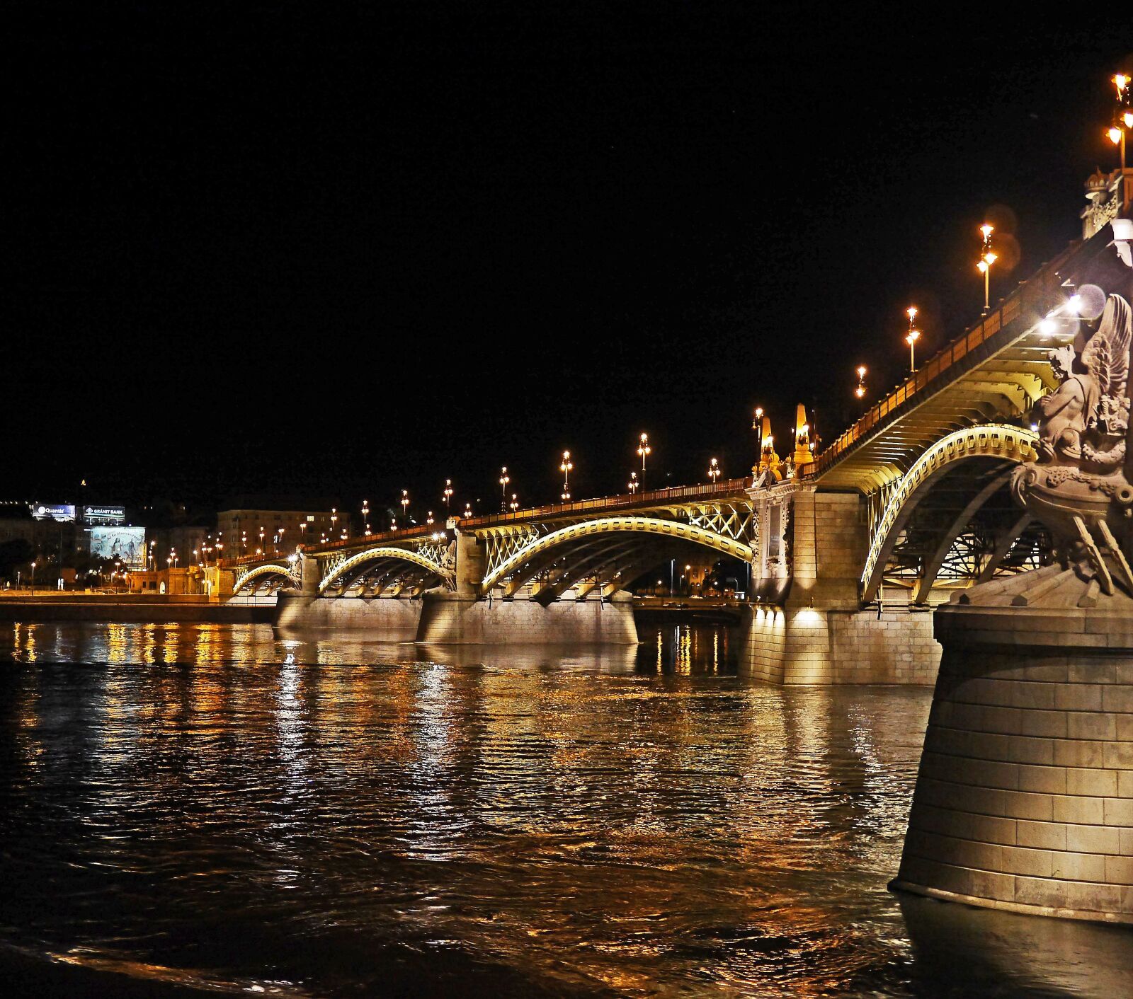Panasonic Lumix DMC-GH3 sample photo. Budapest at night, margaret photography