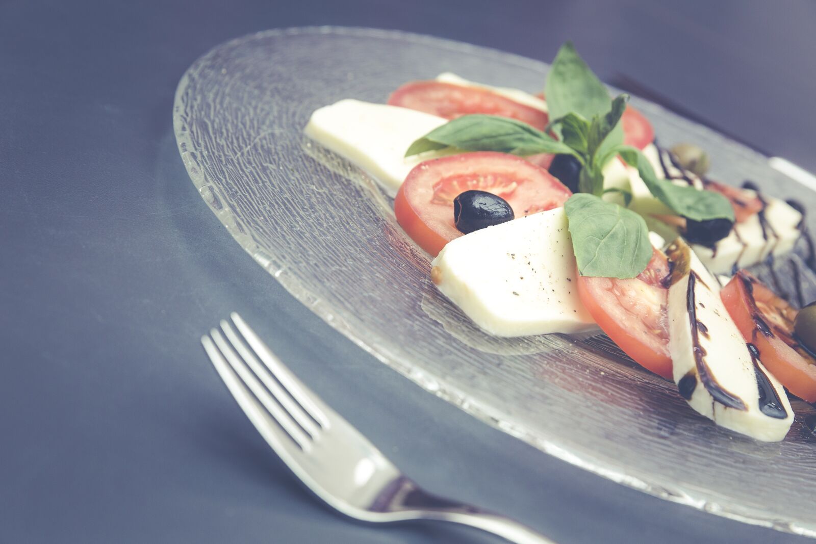 Canon EF 24-70mm F2.8L II USM sample photo. Caprese, italian, eat photography