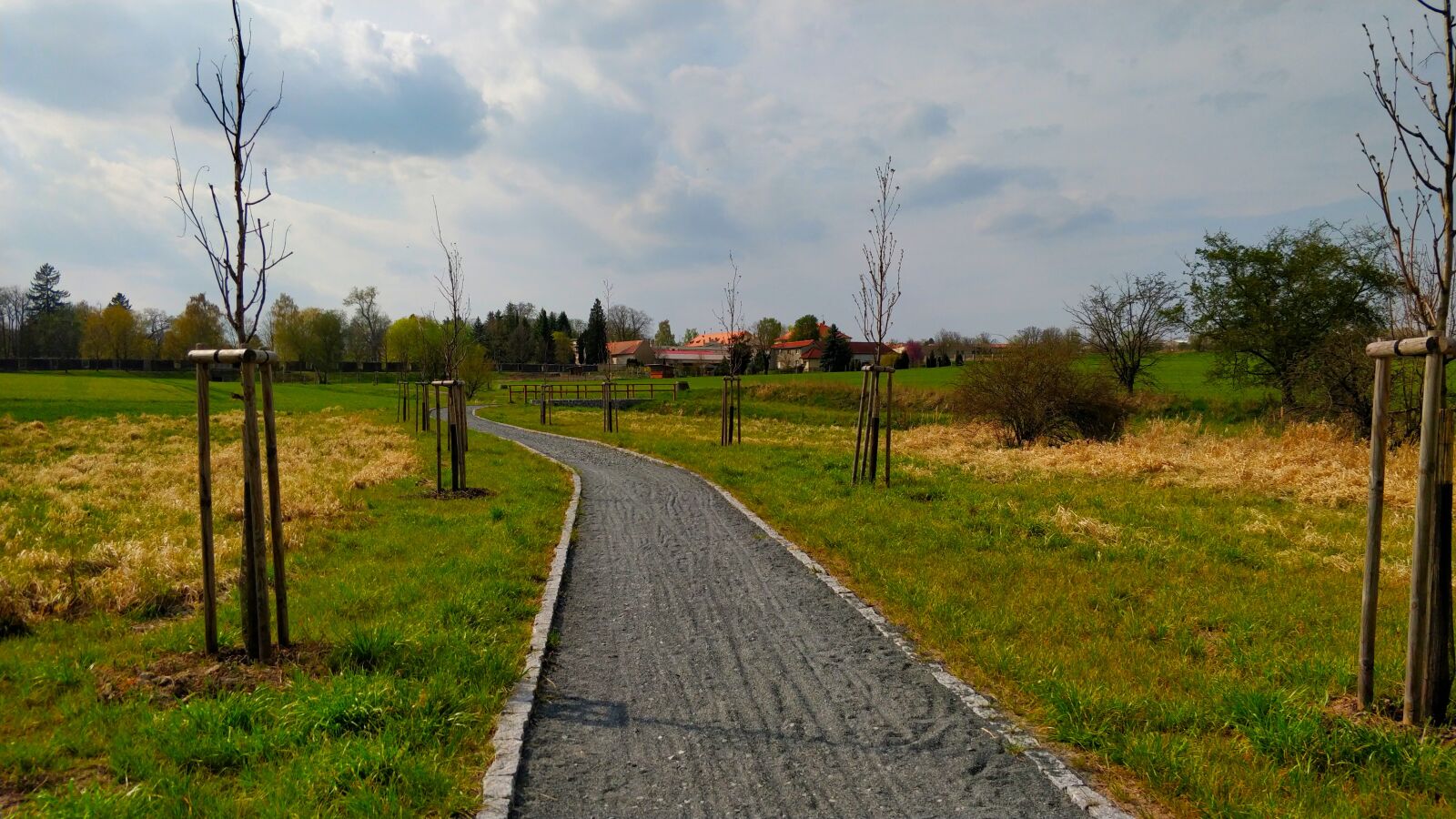 OnePlus 5 sample photo. Path, gravel, trees photography
