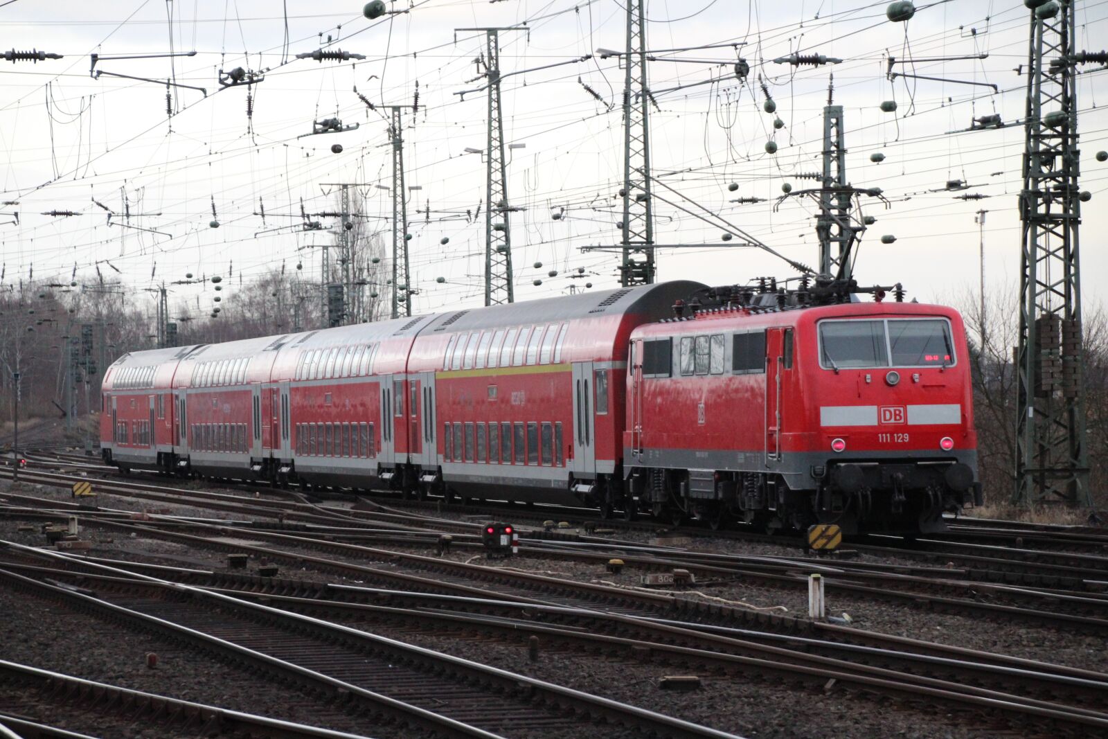 Canon EOS 1300D (EOS Rebel T6 / EOS Kiss X80) sample photo. Train, railway, transport system photography
