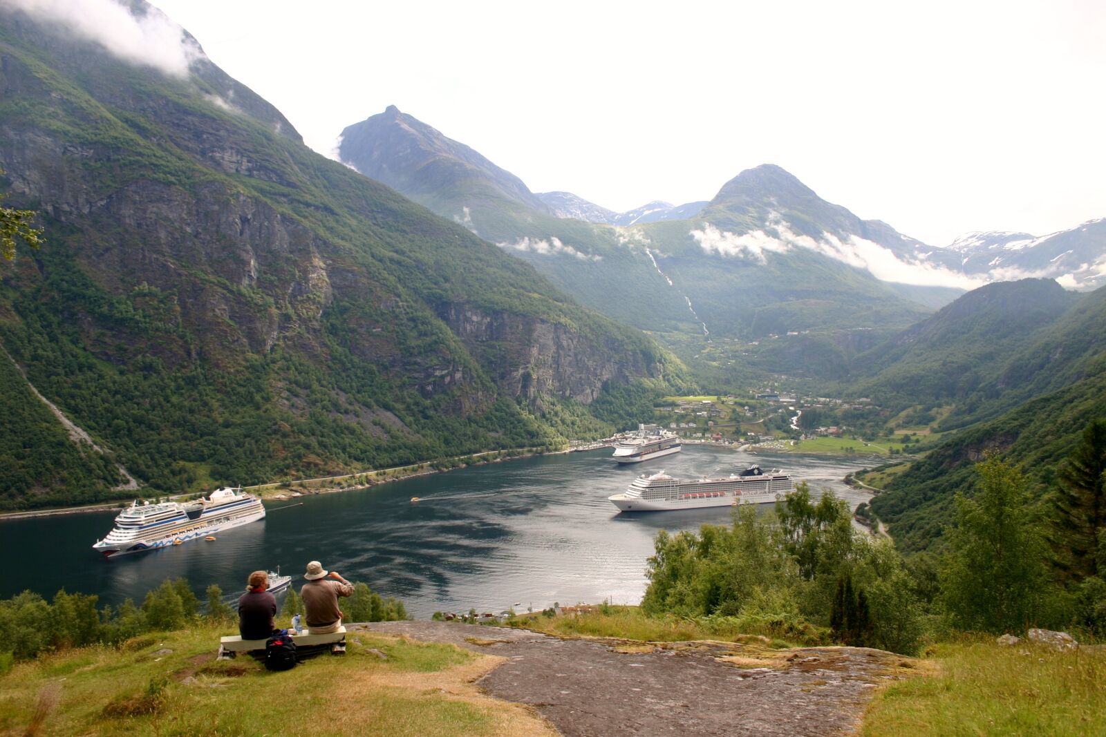 Canon EOS 300D (EOS Digital Rebel / EOS Kiss Digital) sample photo. Geirangen, norway, mountains photography