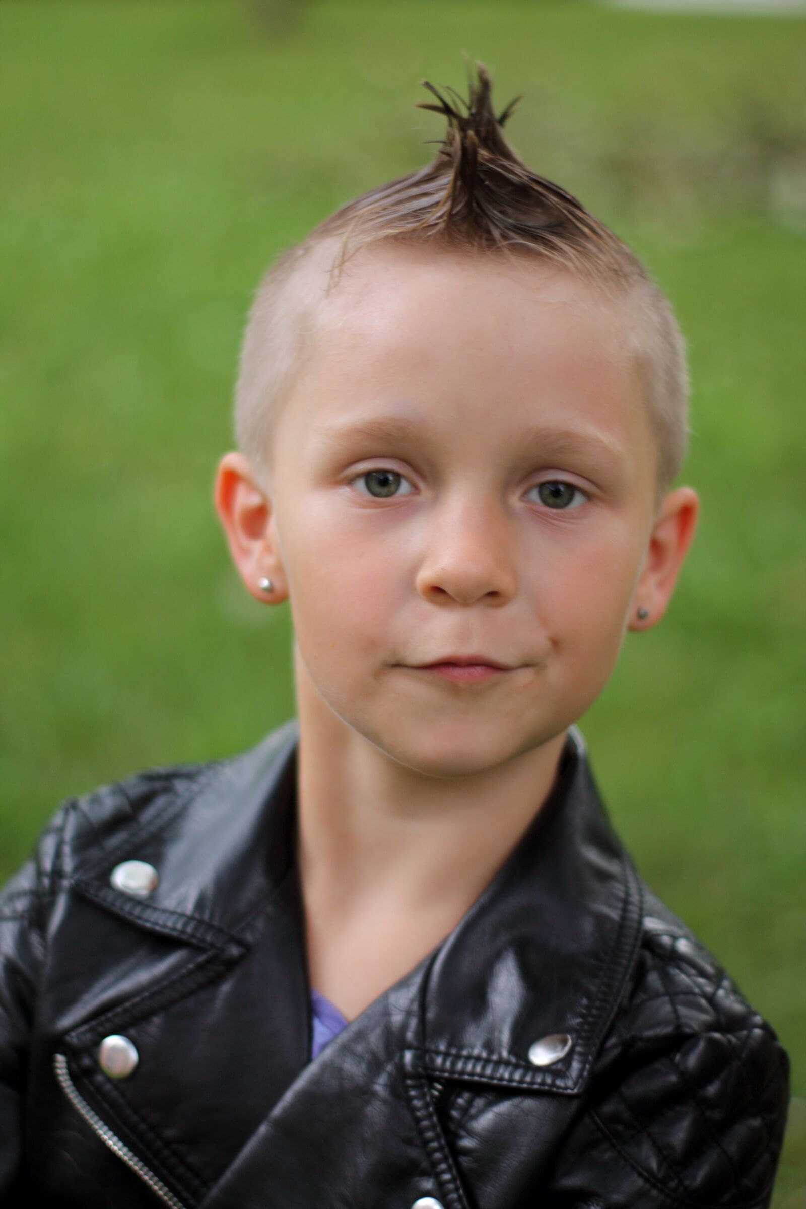 Canon EOS 1100D (EOS Rebel T3 / EOS Kiss X50) sample photo. Punk, iroquois, hairstyle photography