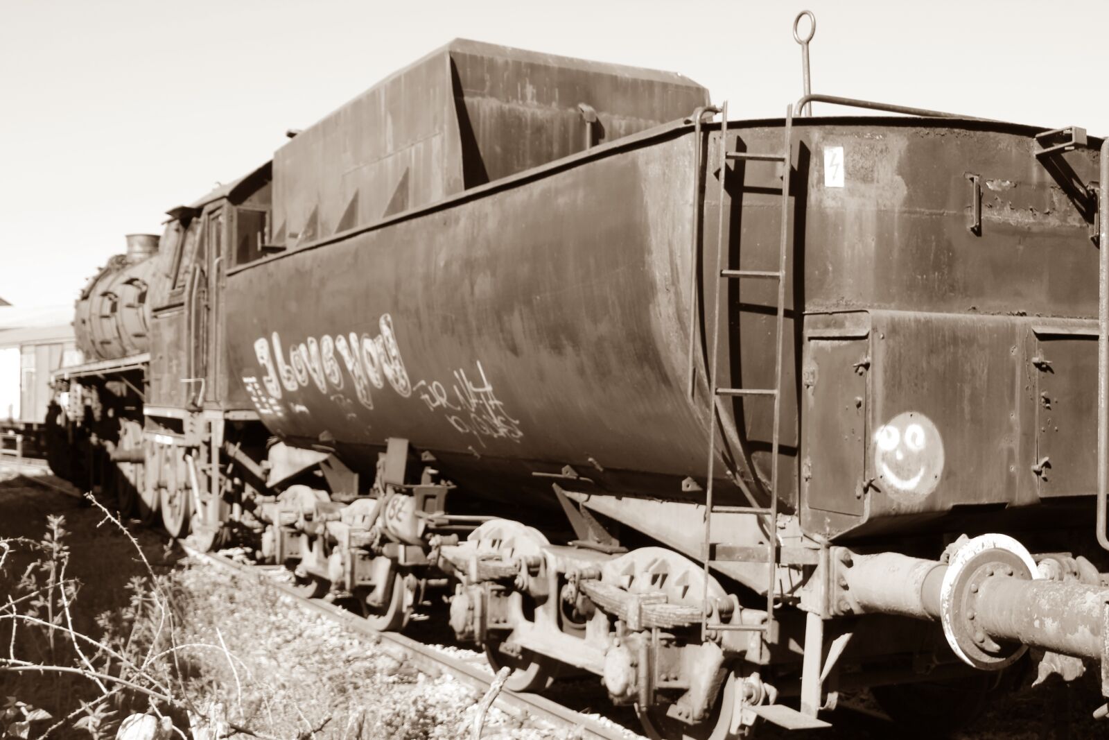 Canon EOS 1200D (EOS Rebel T5 / EOS Kiss X70 / EOS Hi) sample photo. Loco, obsolete, locomotive photography