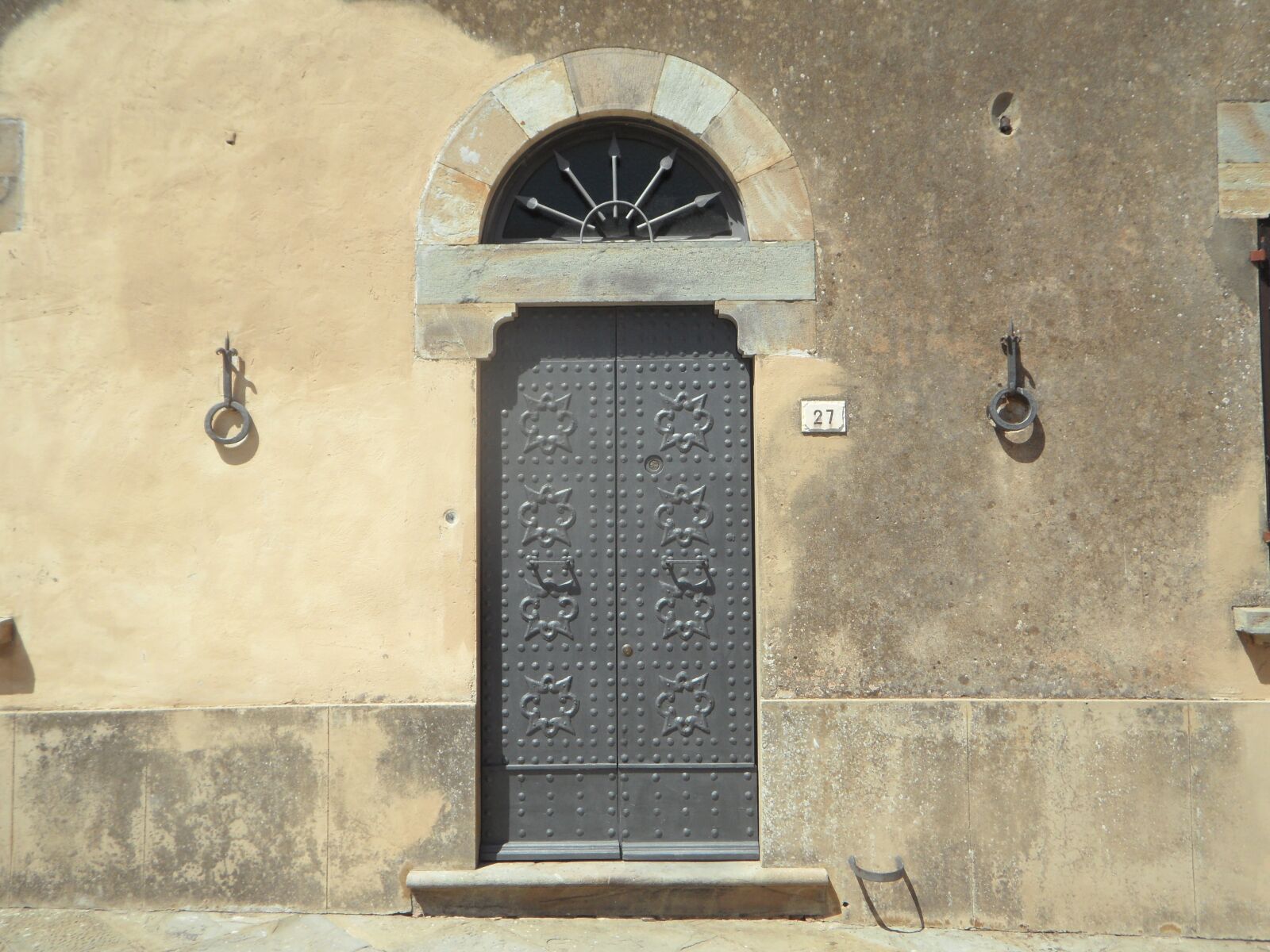 Samsung VLUU WB210, SAMSUNG WB210 sample photo. Door, input, wall photography