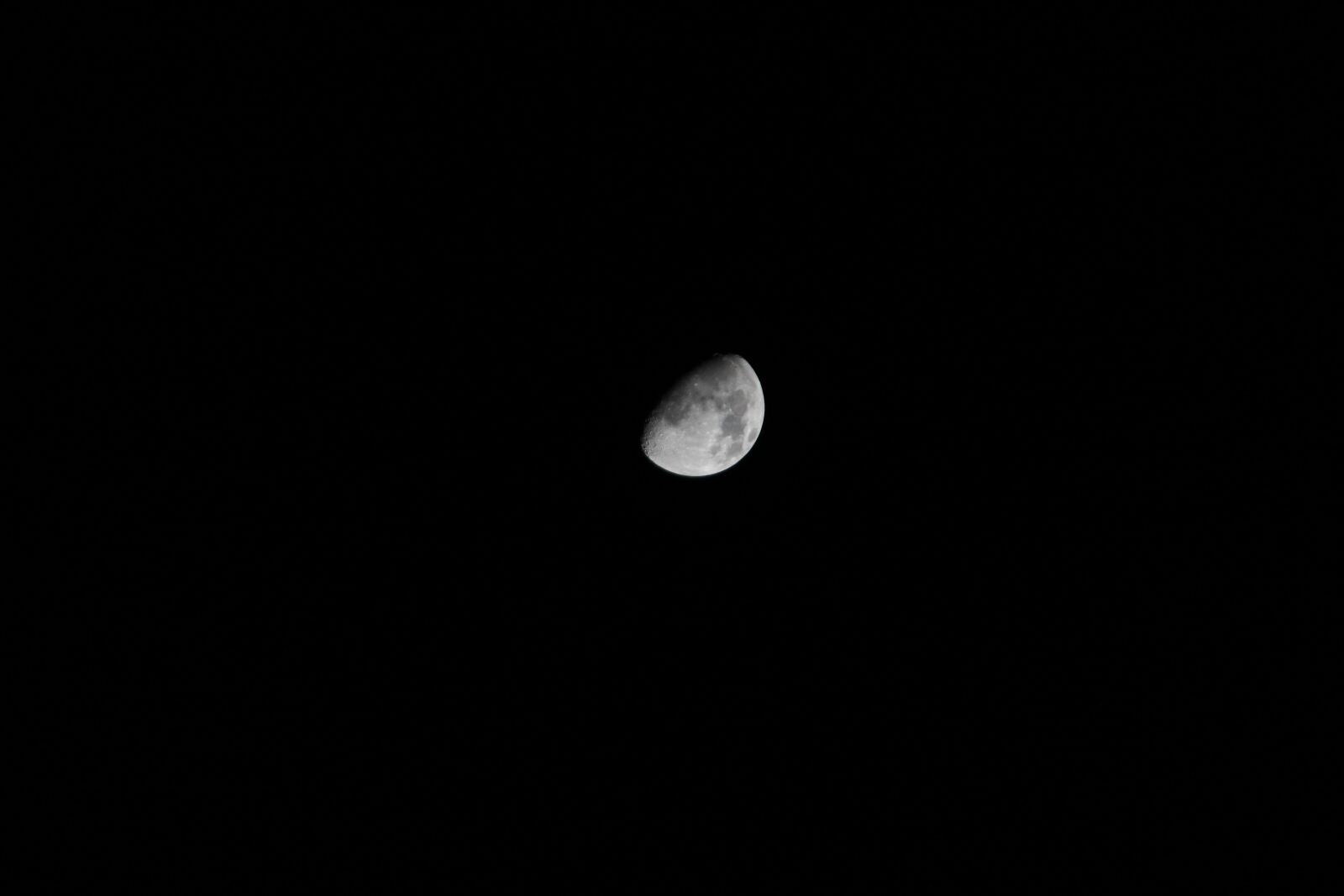 Canon EOS 1200D (EOS Rebel T5 / EOS Kiss X70 / EOS Hi) sample photo. Moon, half moon, sattelite photography