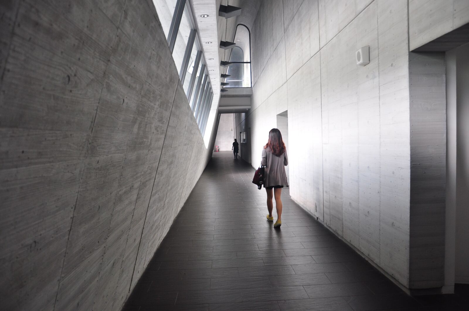 Nikon D90 sample photo. Shadow, gray wall, sun photography