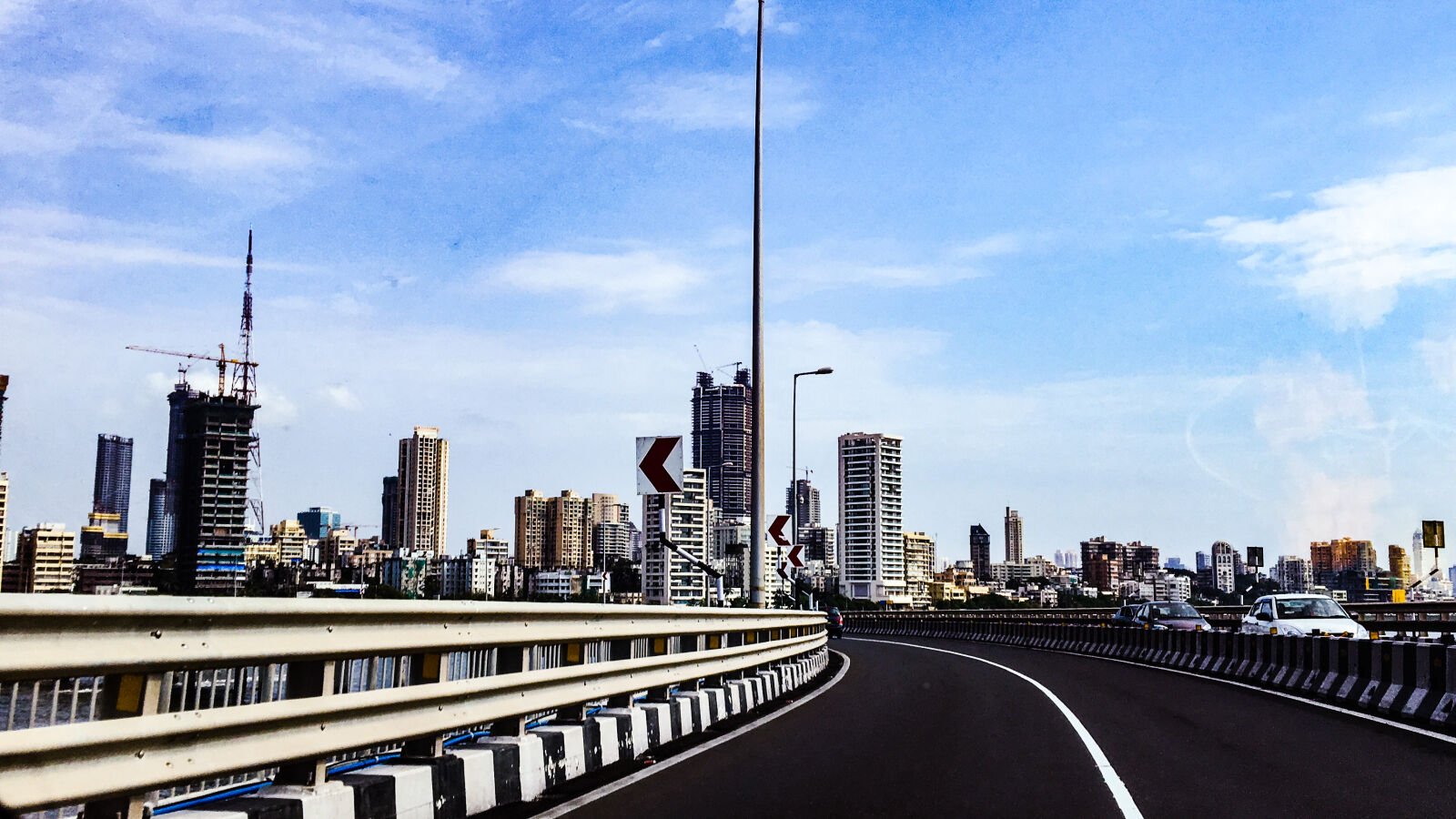 iPhone 6s back camera 4.15mm f/2.2 sample photo. Road photography