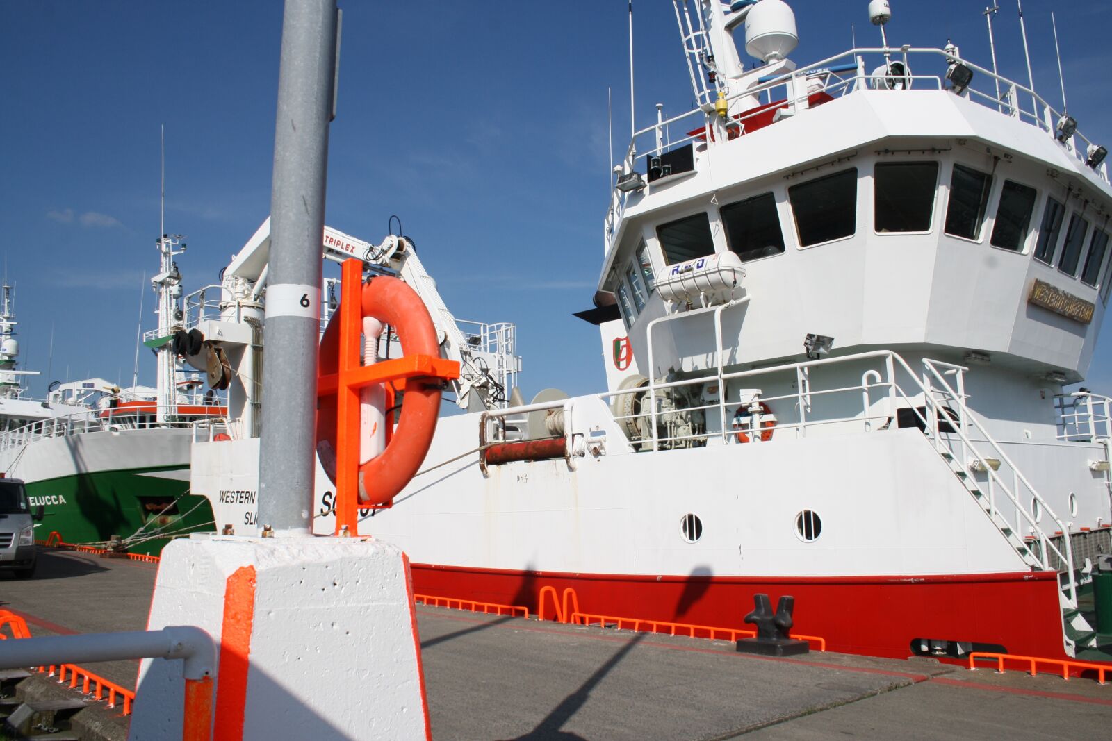 Canon EOS 1000D (EOS Digital Rebel XS / EOS Kiss F) sample photo. Port, ships, ireland photography