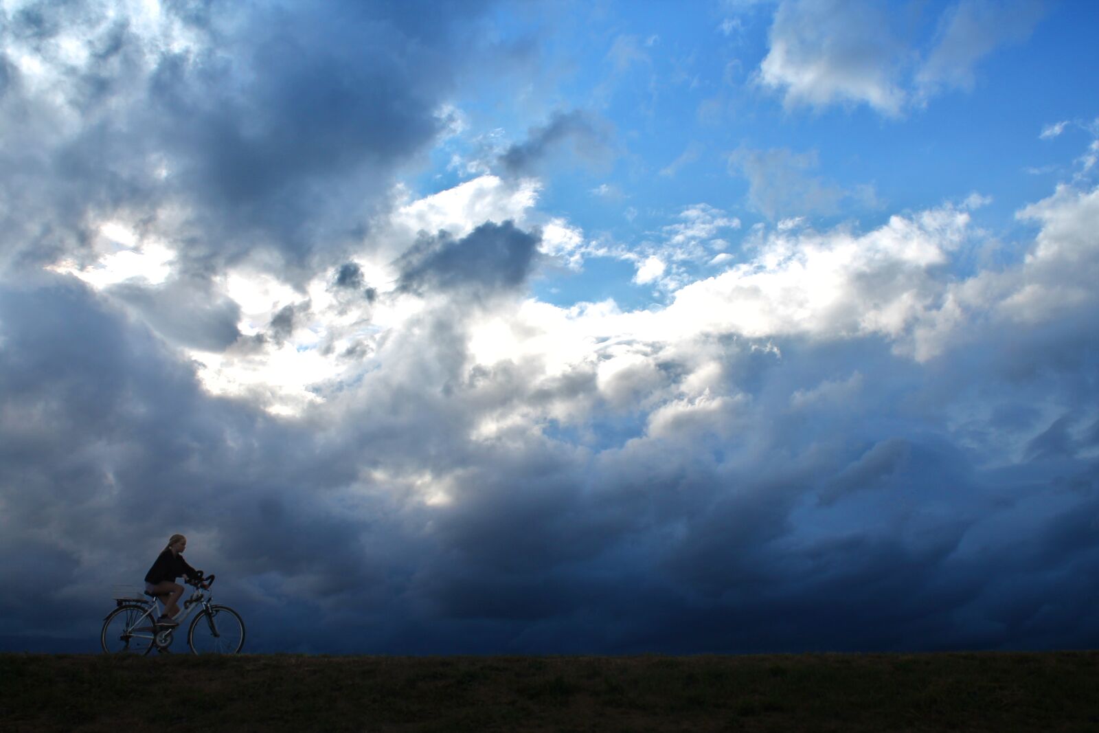 Canon EOS 1100D (EOS Rebel T3 / EOS Kiss X50) sample photo. Cycling, cycle, sky photography