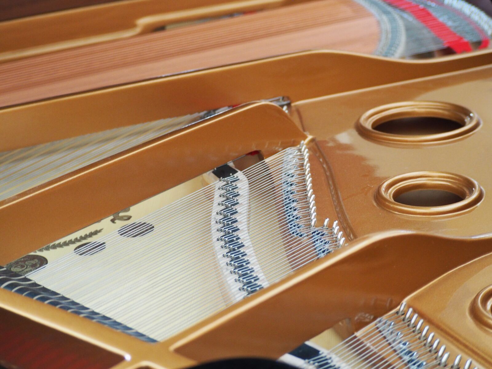Olympus OM-D E-M10 sample photo. Piano, instrument, music photography