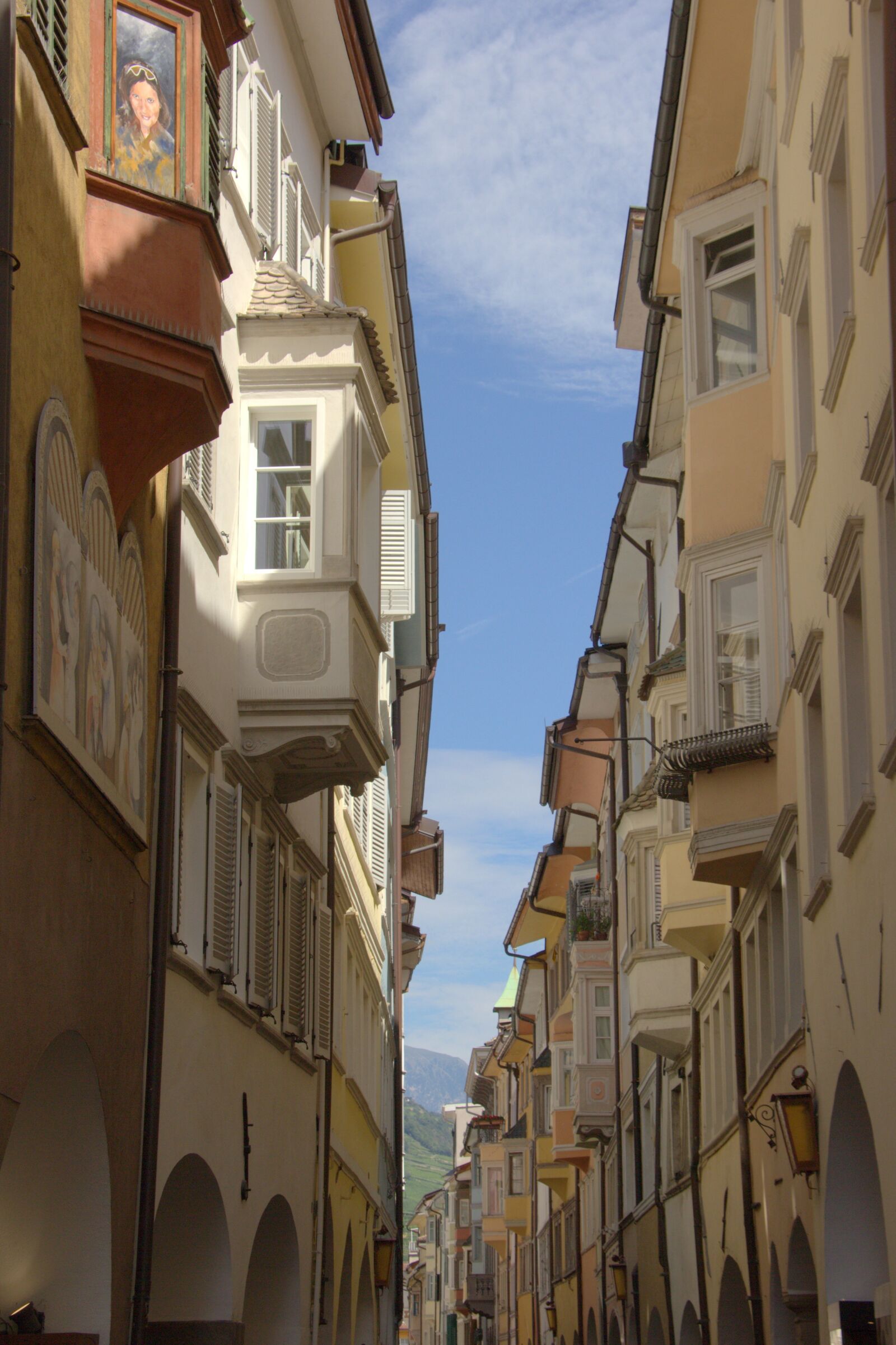 Canon EOS 60D sample photo. Bozen, alley, road photography