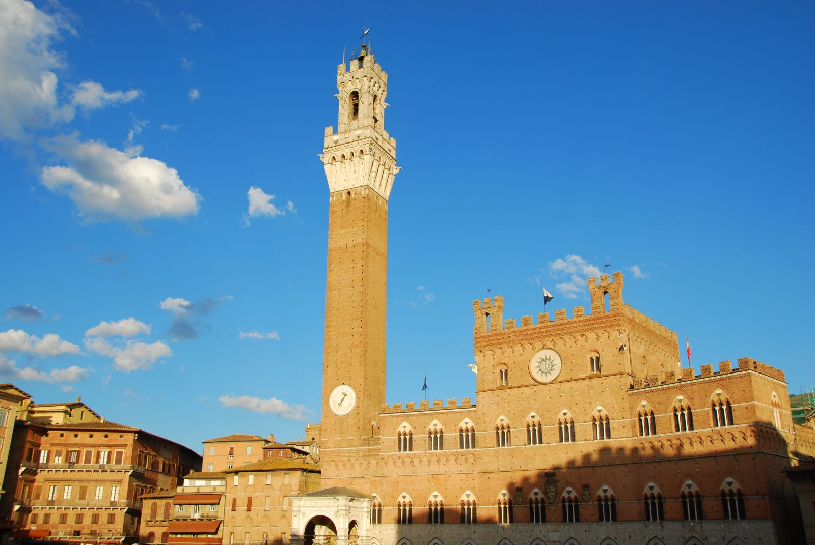 Nikon D80 sample photo. Siena, square of the photography