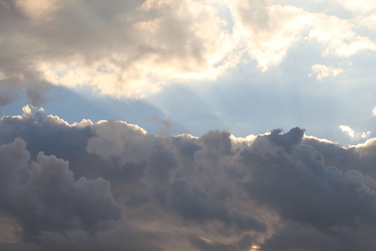 Canon EOS 1300D (EOS Rebel T6 / EOS Kiss X80) sample photo. Clouds, sun, cloudscape photography