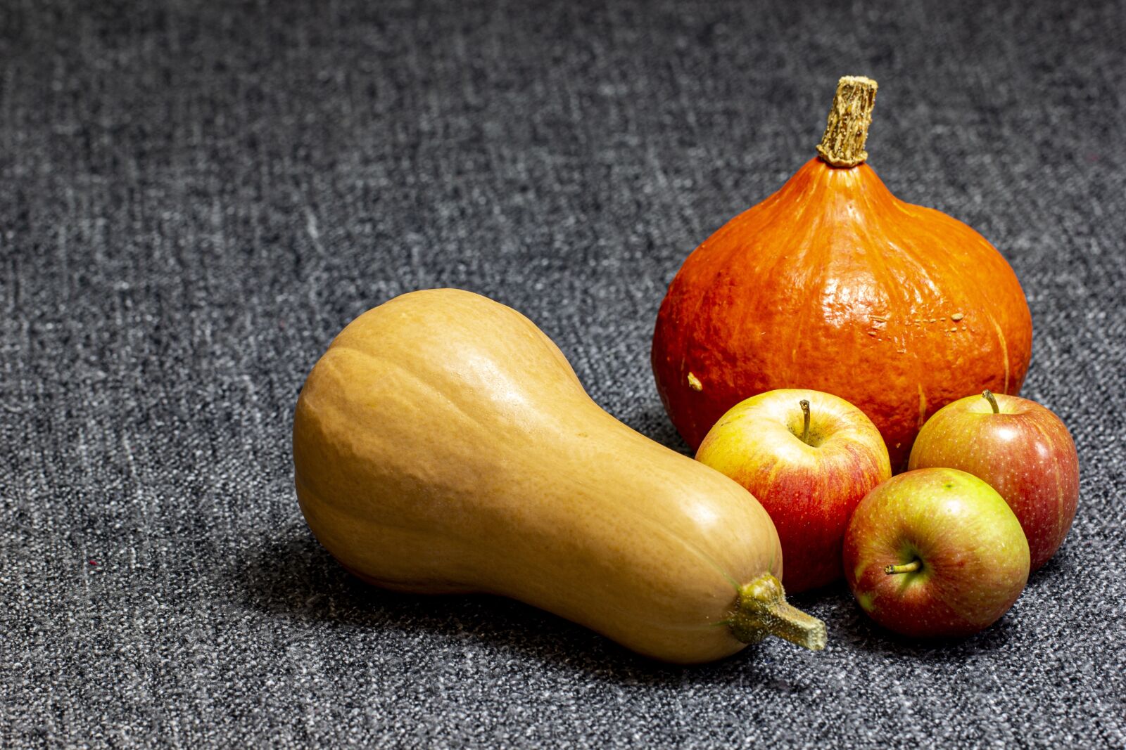 Canon EOS 60D + Canon EF 100mm F2.8L Macro IS USM sample photo. Pumpkin, apples, fruit photography