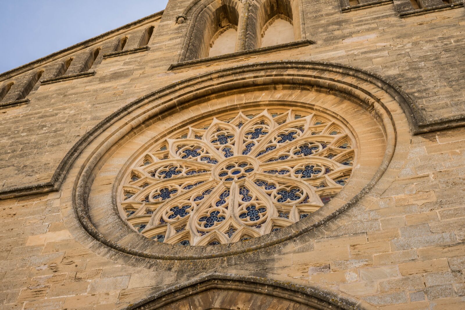 Sony a7 + Sony FE 50mm F1.8 sample photo. Mallorca, spain, church photography